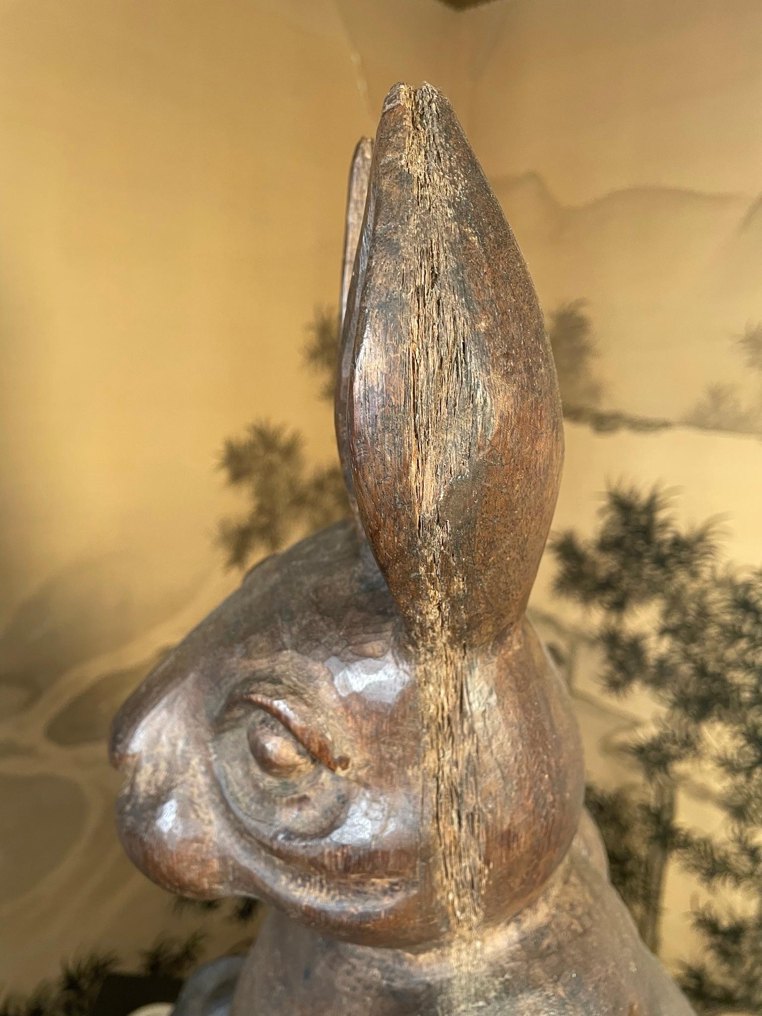 Magnifique lapin d'art populaire ancien sculpté à la main, signé en vente 7