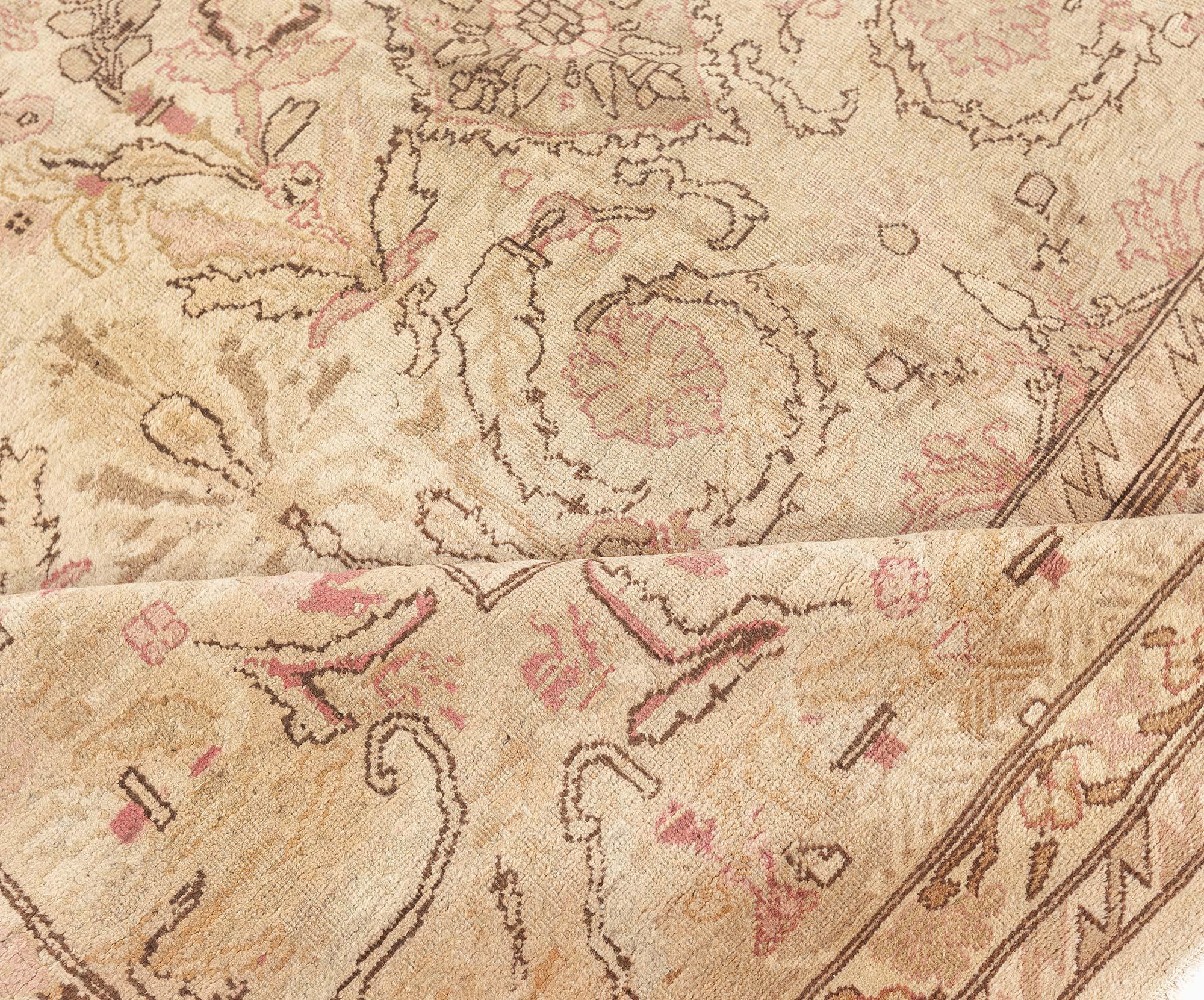 Tapis indien ancien fait main d'Amritsar taille ajustée
Taille : 358 × 495 cm (11'9