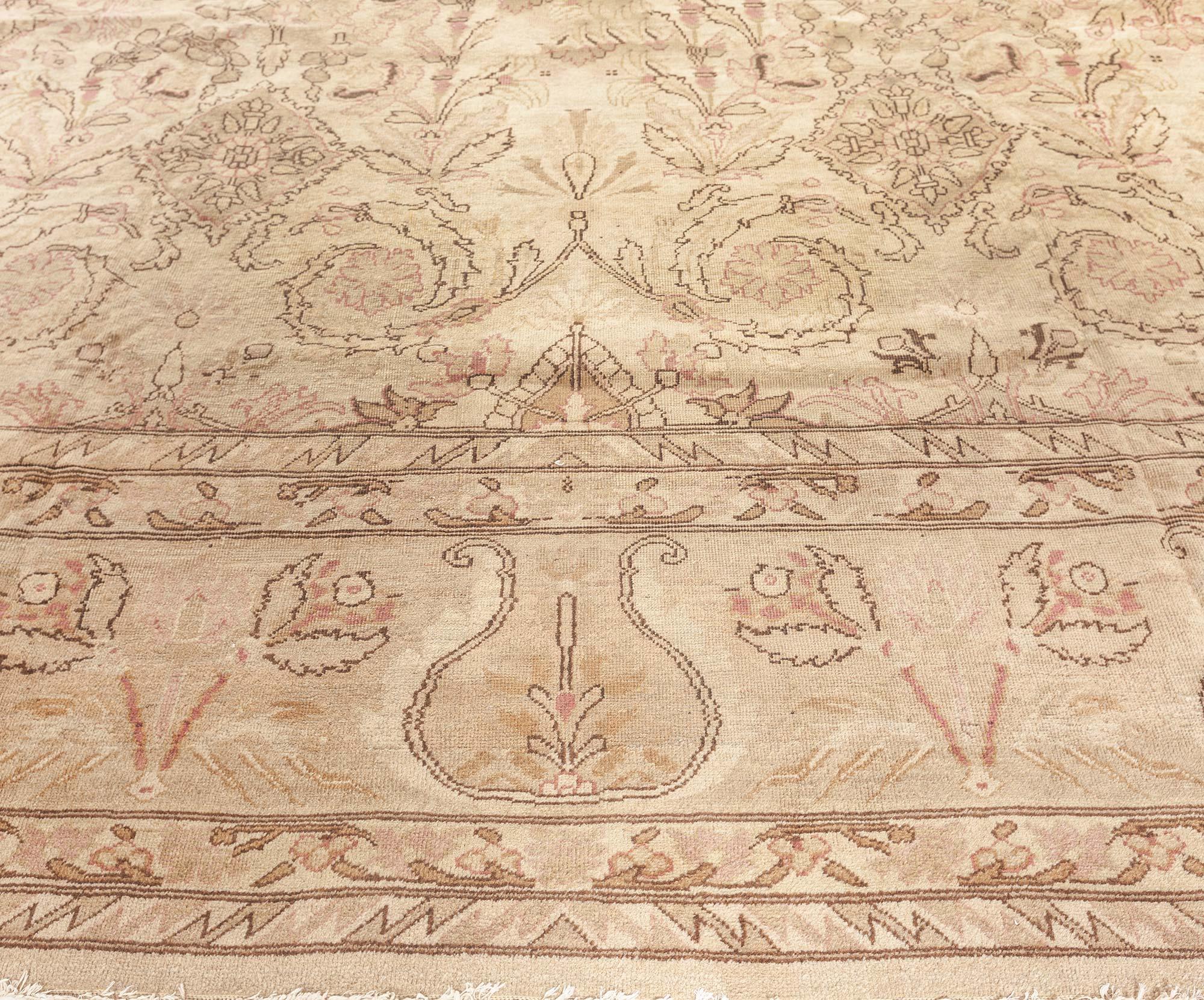 20ième siècle Tapis Amritsar indien ancien fait à la main, taille ajustée en vente