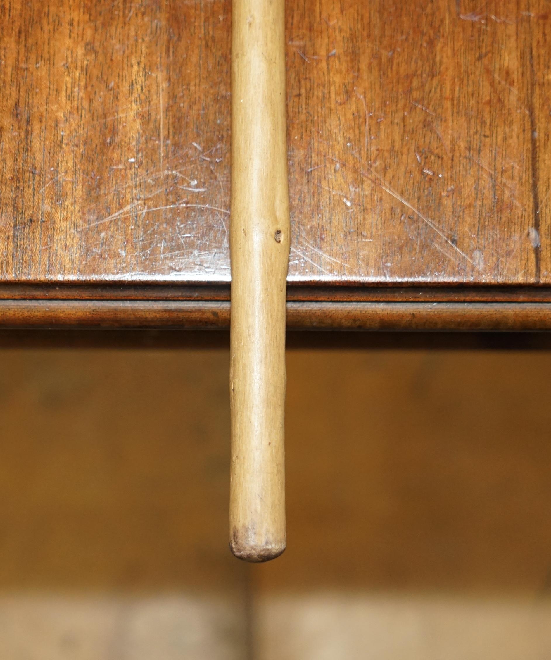 Bois Fine bâton de brochette irlandais ancien, très recherché et de collection, un des deux en vente