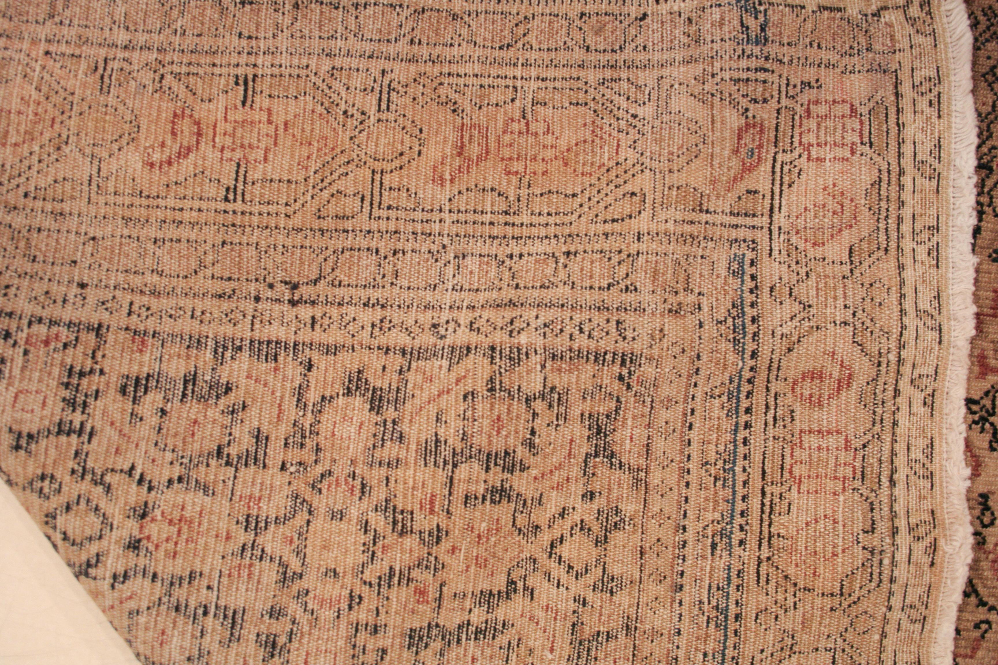 Noué à la main Tapis ancien Senneh ivoire à motif Herati en vente