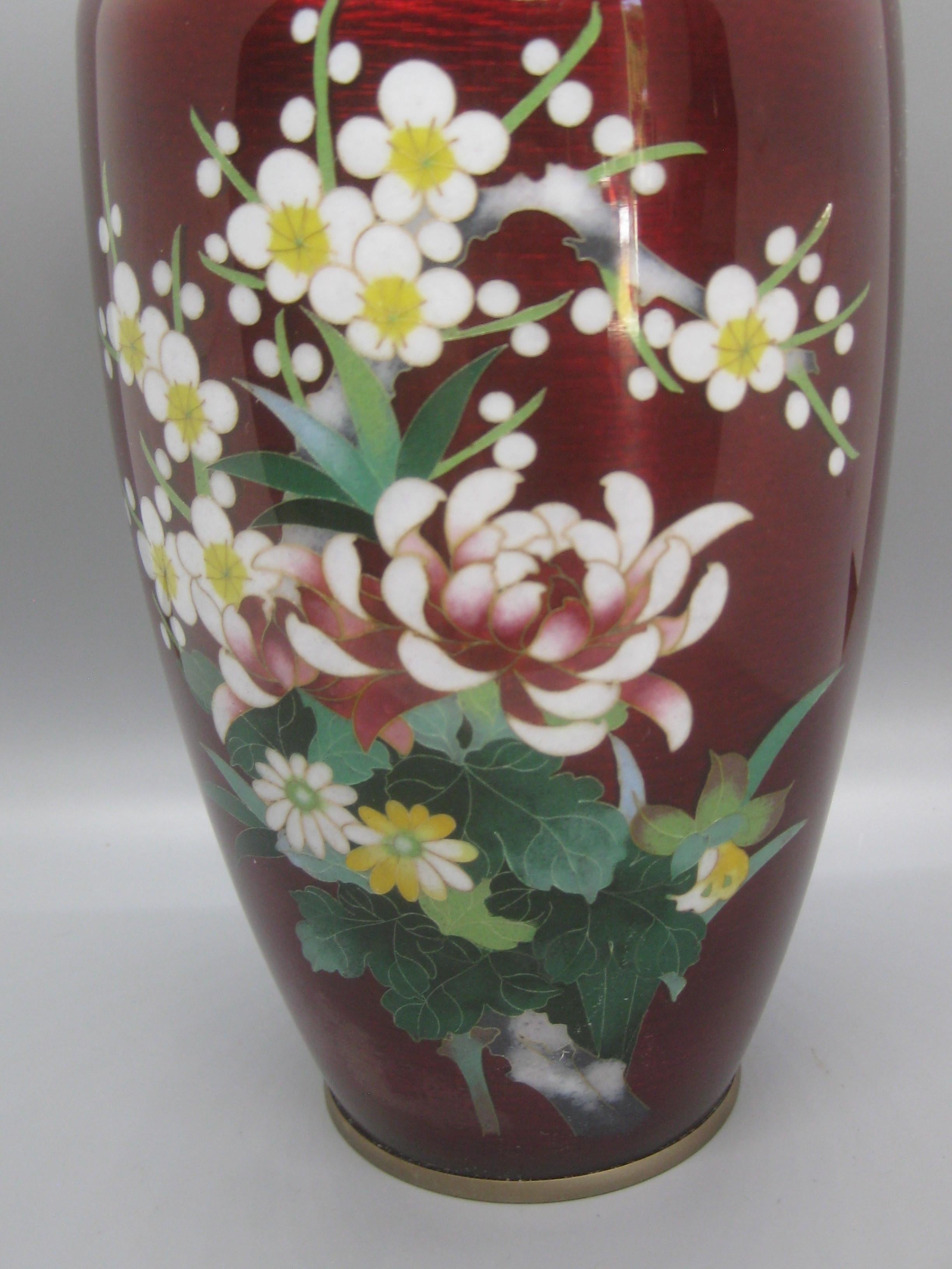 Japonais Grand vase japonais ancien en émail cloisonné couleur sang de pigeon Ginbari, grand modèle en vente
