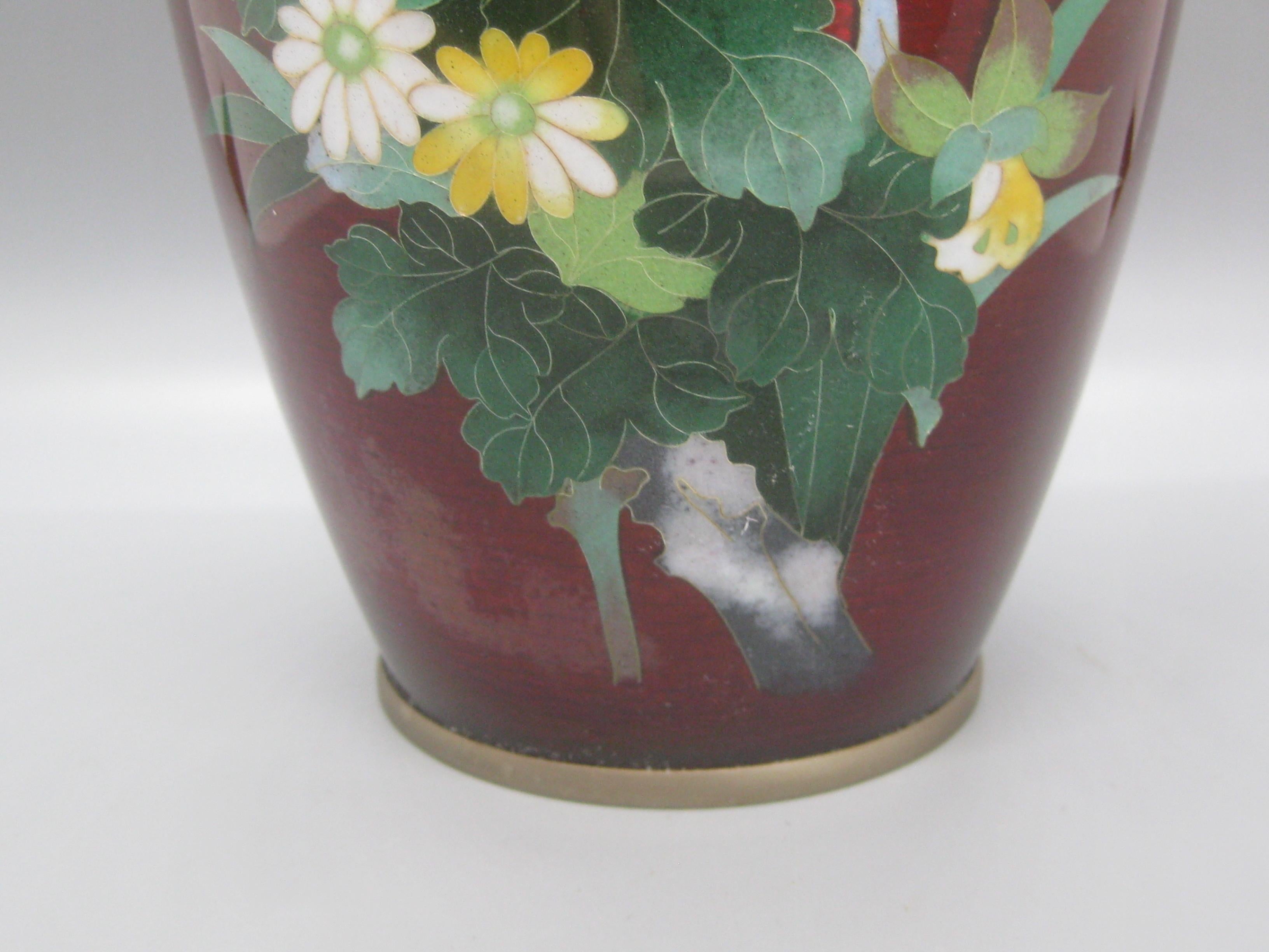 Grand vase japonais ancien en émail cloisonné couleur sang de pigeon Ginbari, grand modèle Excellent état - En vente à San Diego, CA