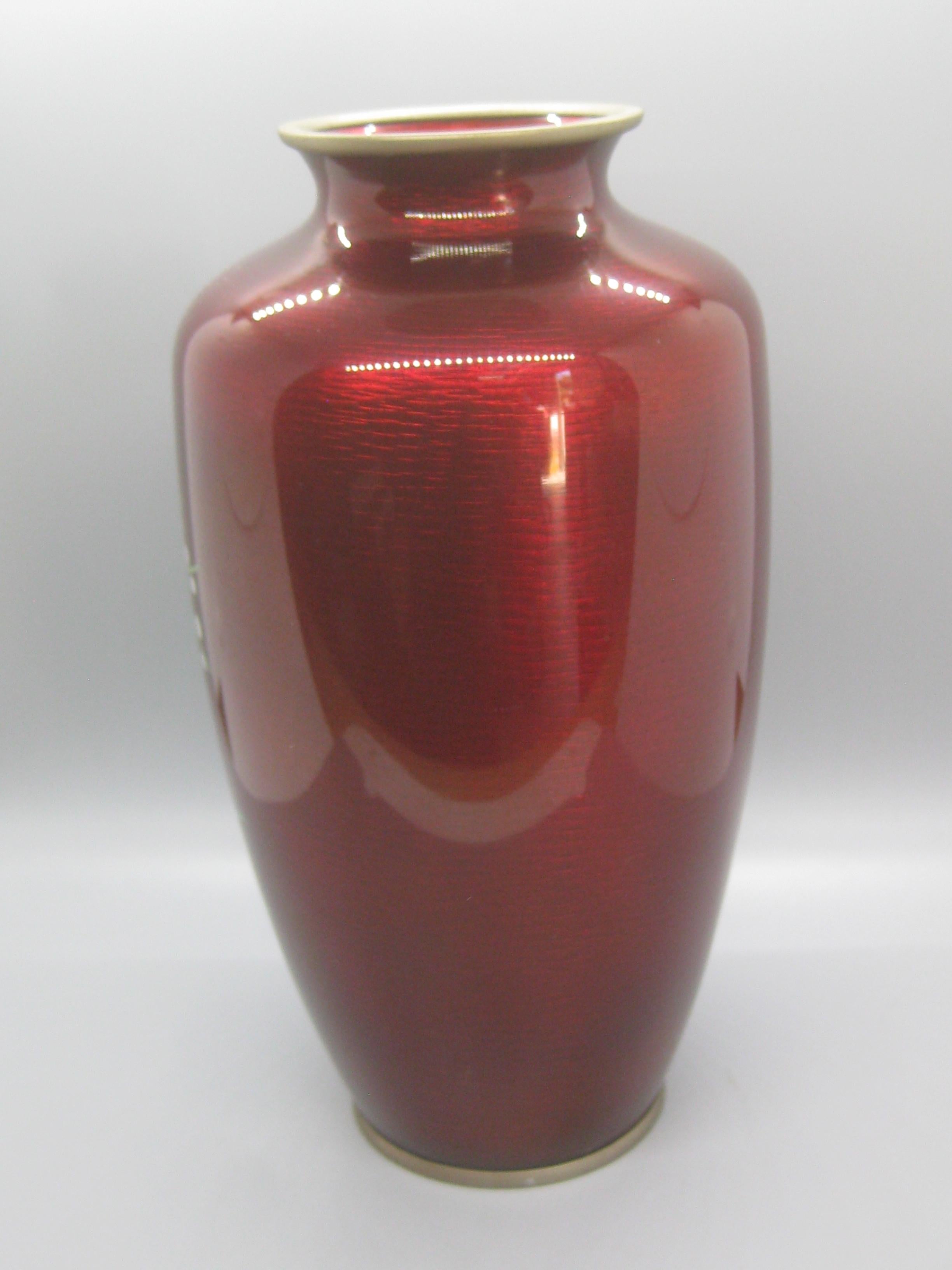 Grand vase japonais ancien en émail cloisonné couleur sang de pigeon Ginbari, grand modèle en vente 1