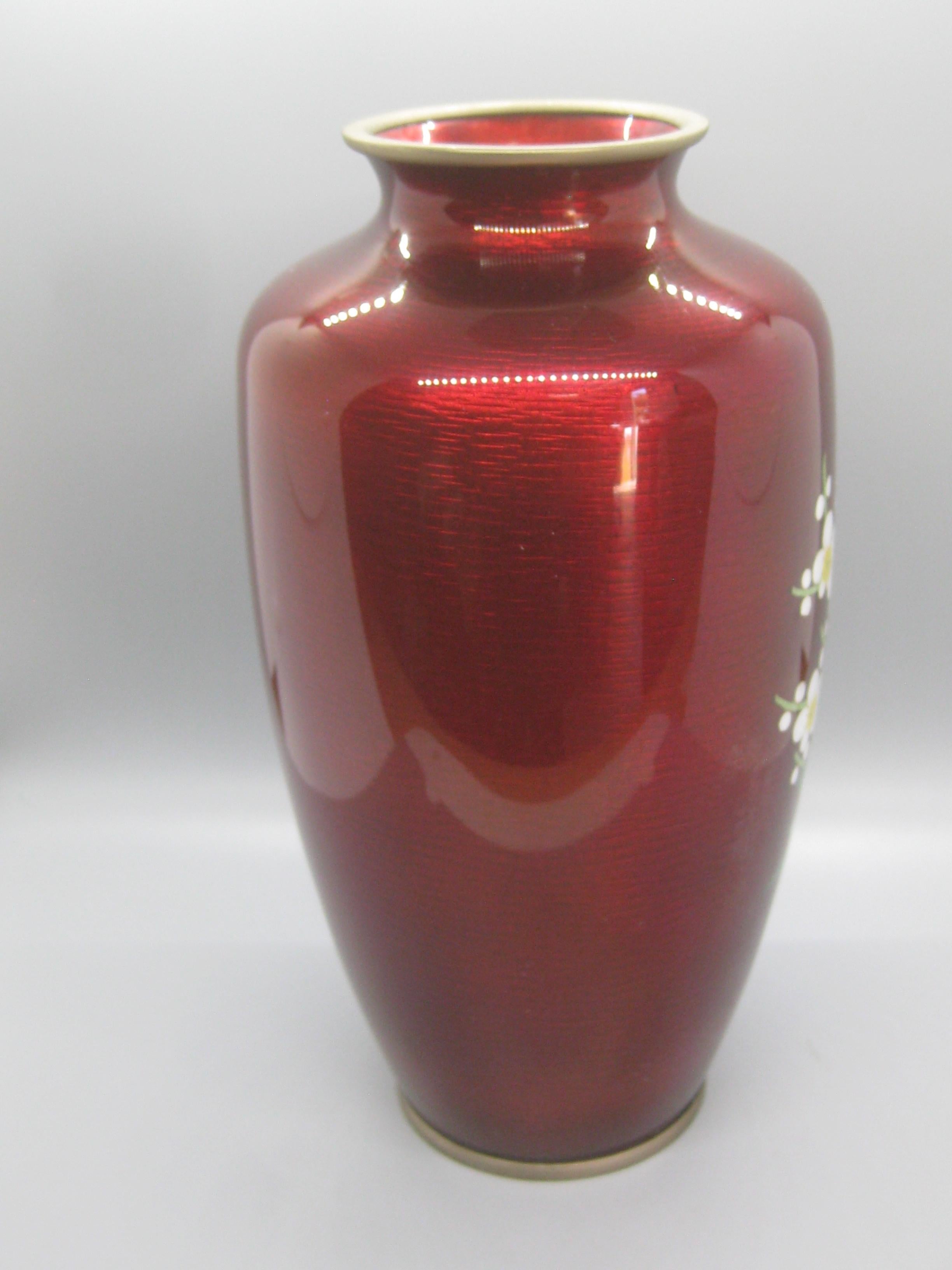 Grand vase japonais ancien en émail cloisonné couleur sang de pigeon Ginbari, grand modèle en vente 2