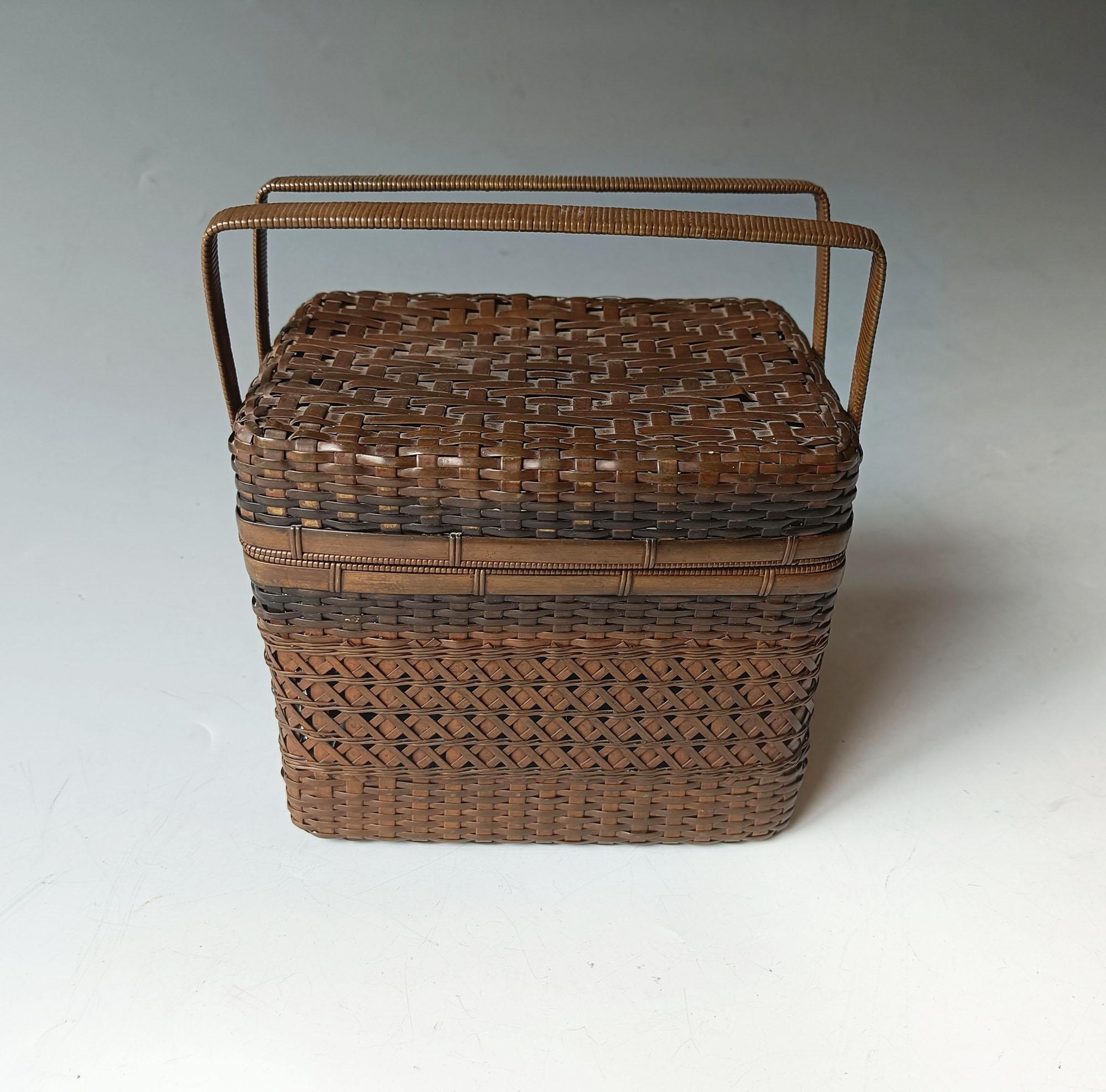 A fine a rare Japanese box masterly woven in copper, the box with lid and handles    
dates to 19th century Meiji Period, and it imitates the Ikebana bamboo basketry style
Height  17 cm ( excluding handles)
Width 15 cm
Depth 12 cm 
Condition: Fine