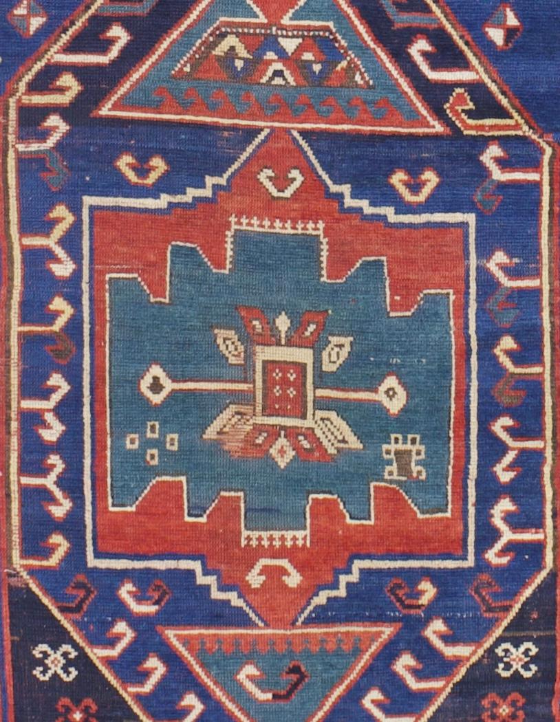 Feiner antiker Kazak-Teppich 3'10