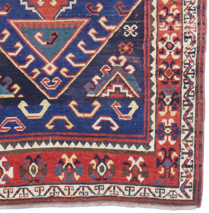 Feiner antiker Kazak-Teppich 3'10
