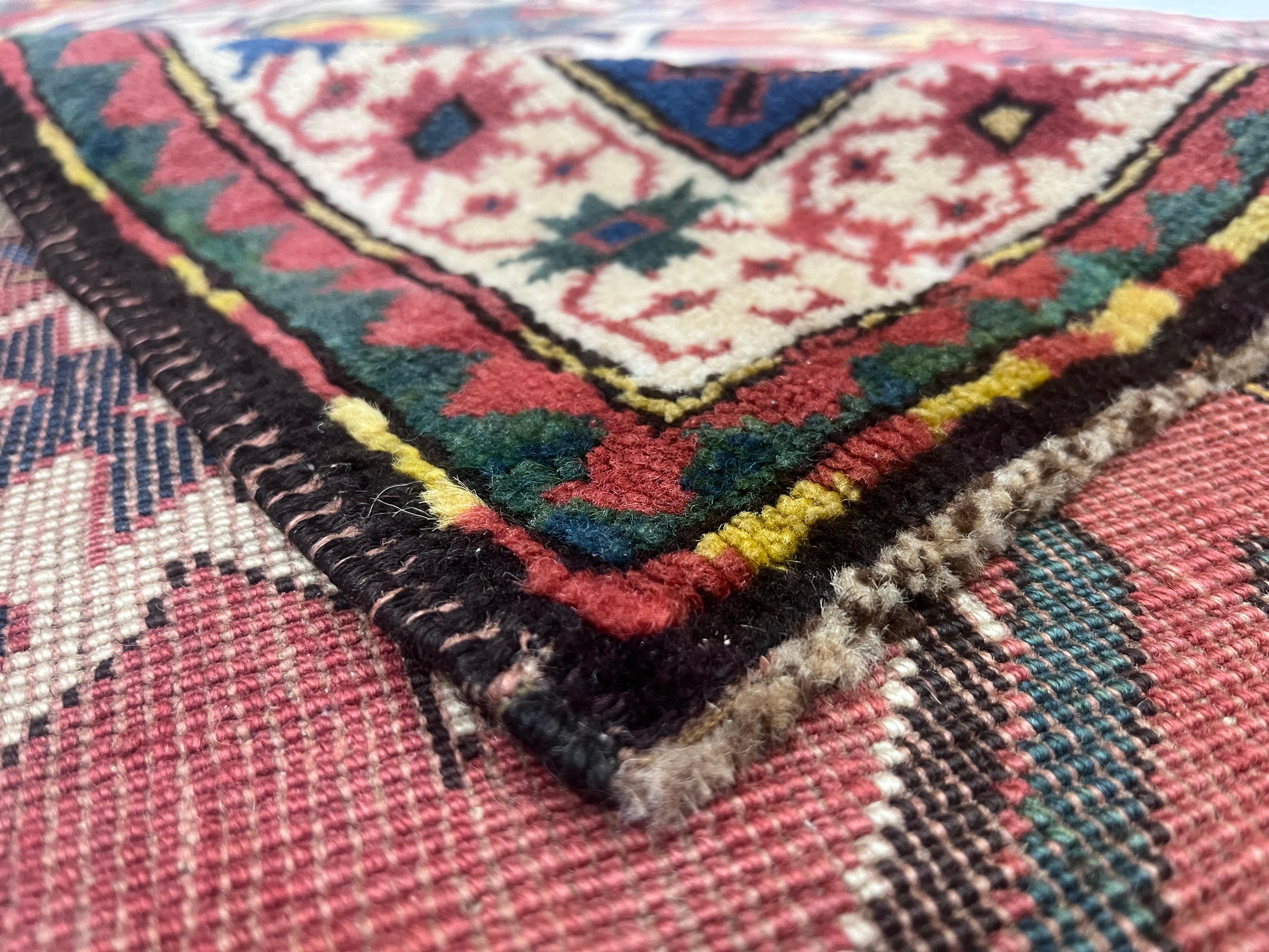 Feiner antiker Kazak-Wollteppich 4'9