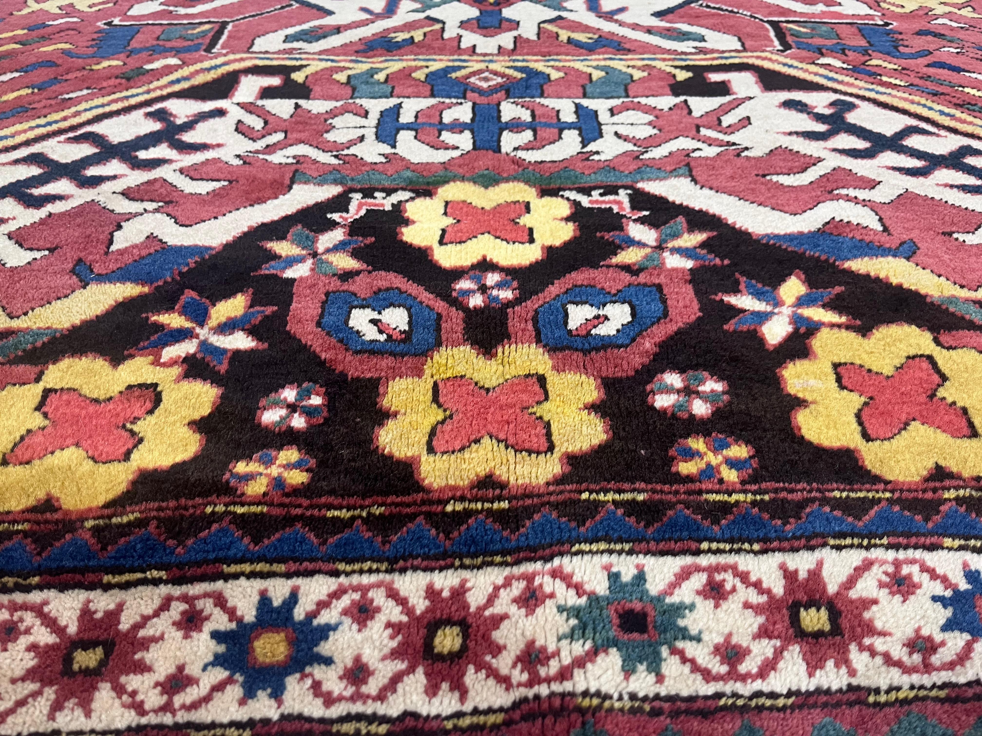 Feiner antiker Kazak-Wollteppich 4'9