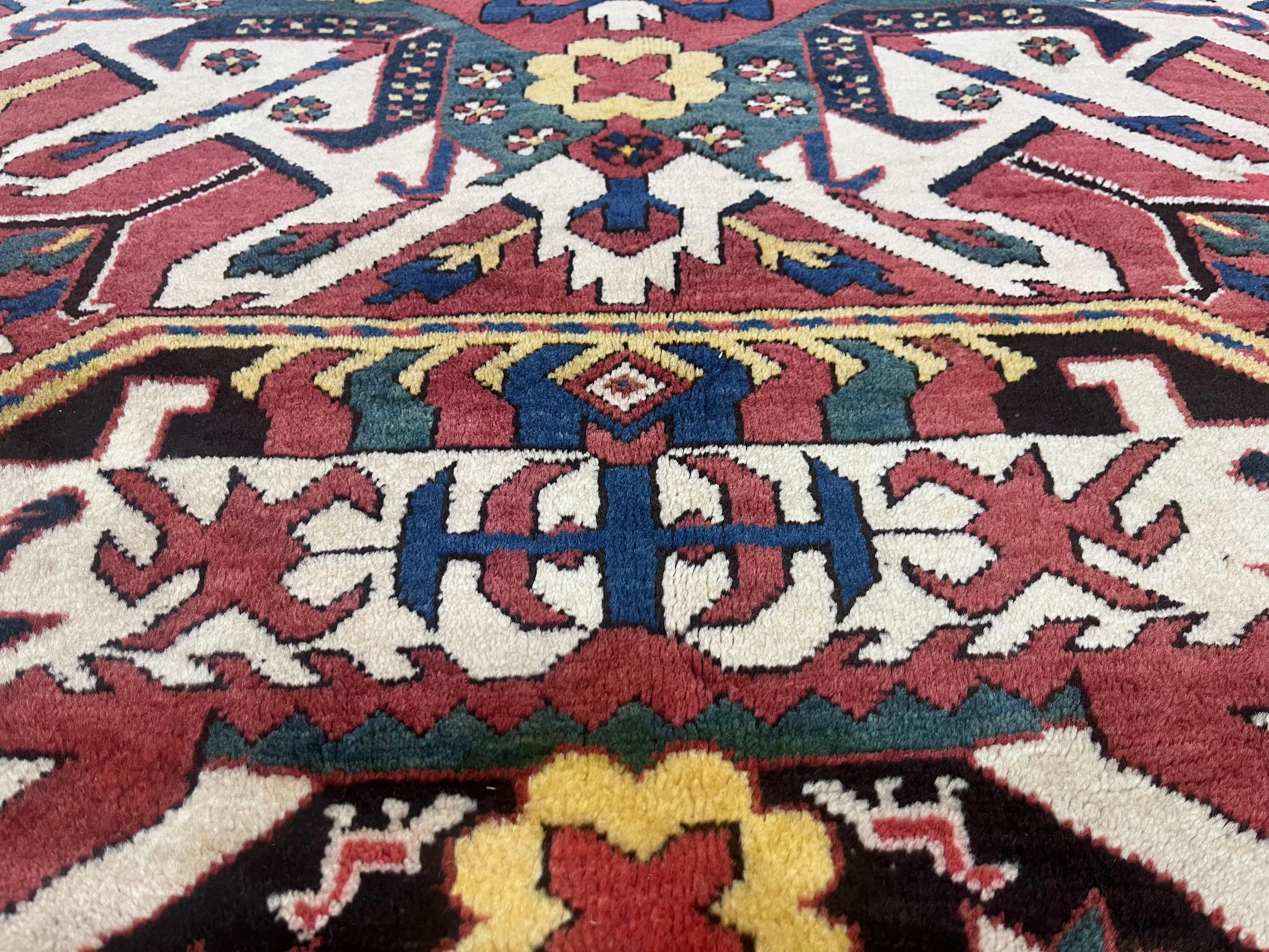 Feiner antiker Kazak-Wollteppich 4'9