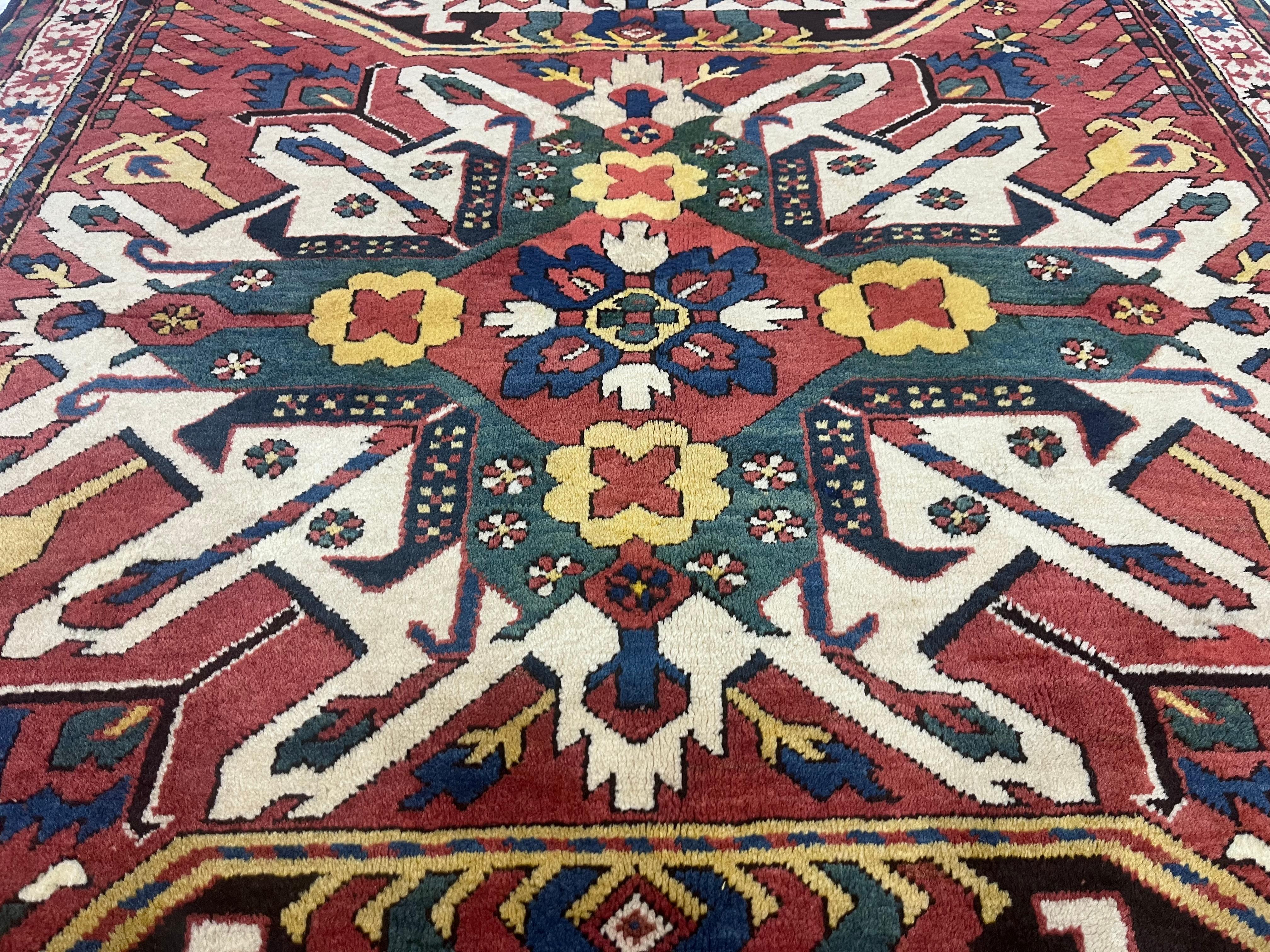 Feiner antiker Kazak-Wollteppich 4'9