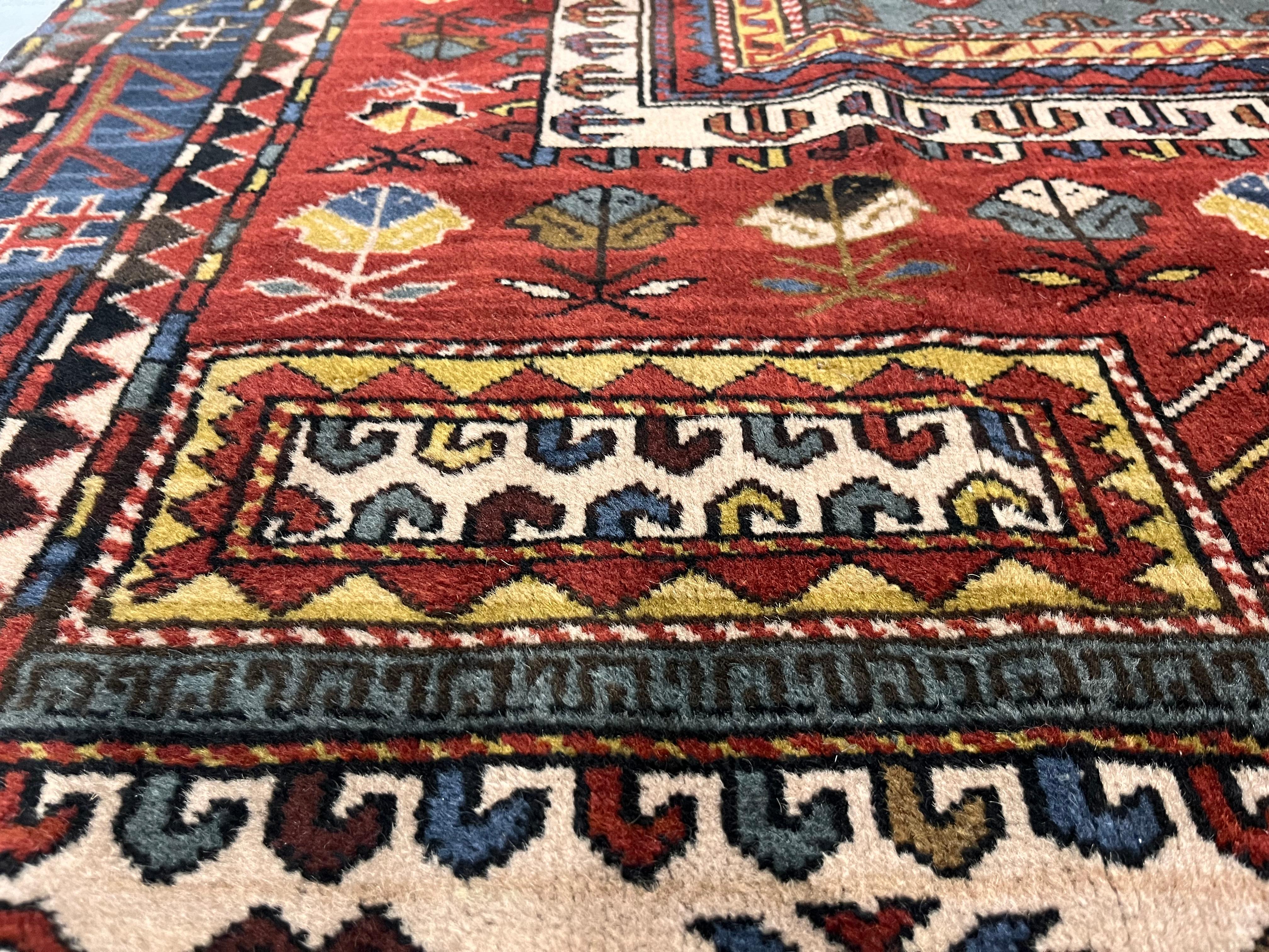 Feiner antiker Kazak-Wollteppich 5'1