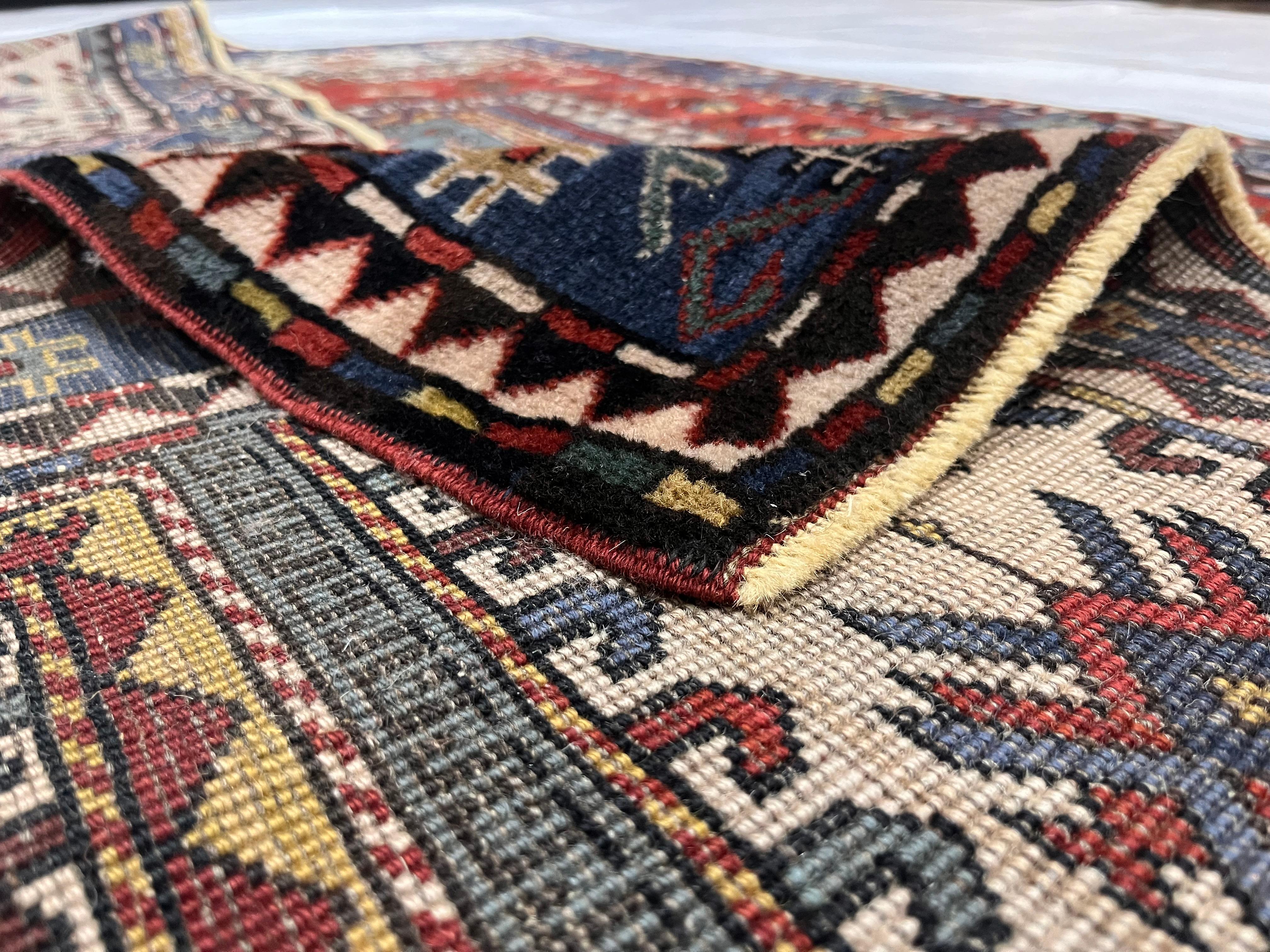 Feiner antiker Kazak-Wollteppich 5'1