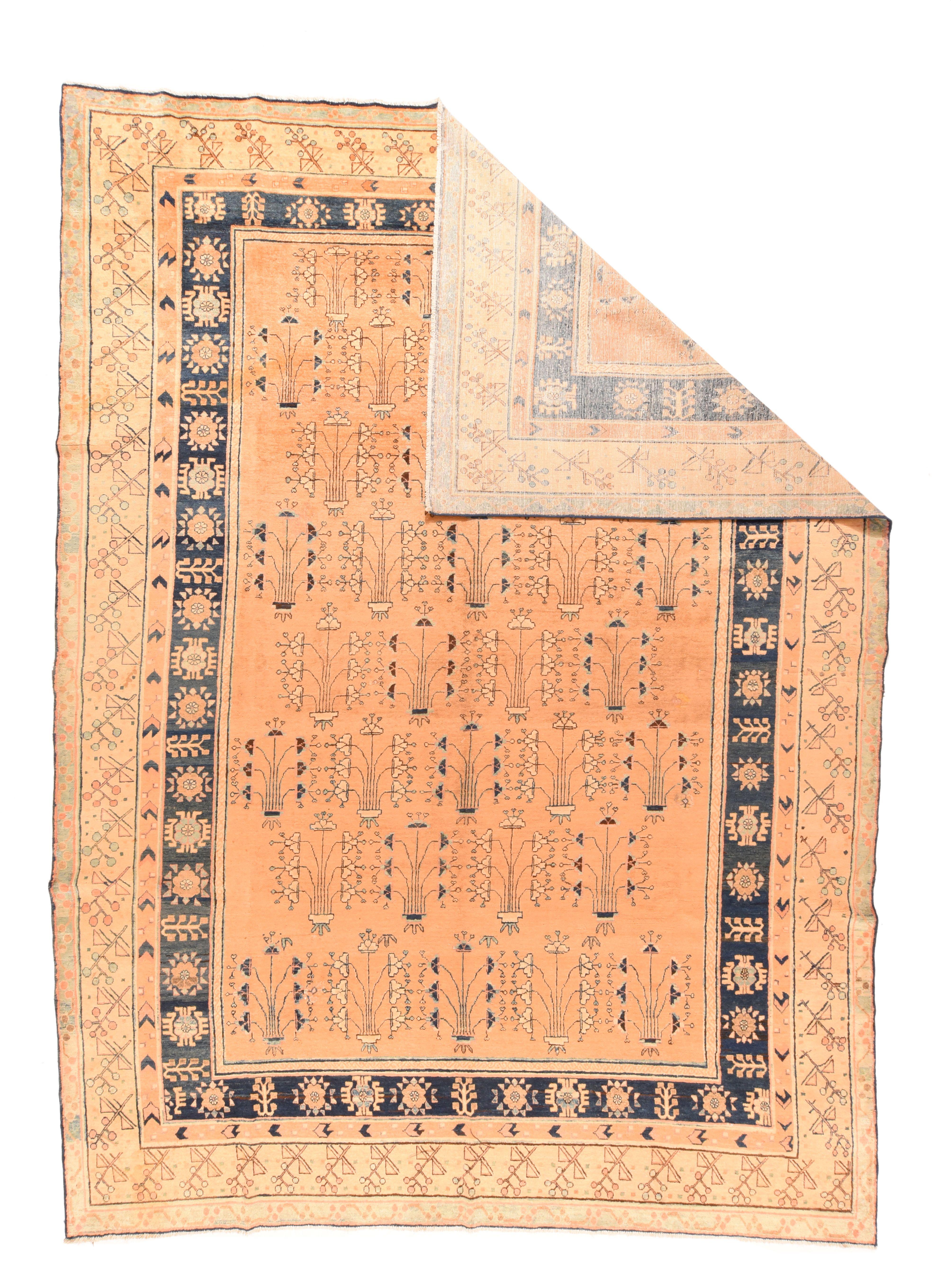 Beau tapis antique de Khotan.
  
