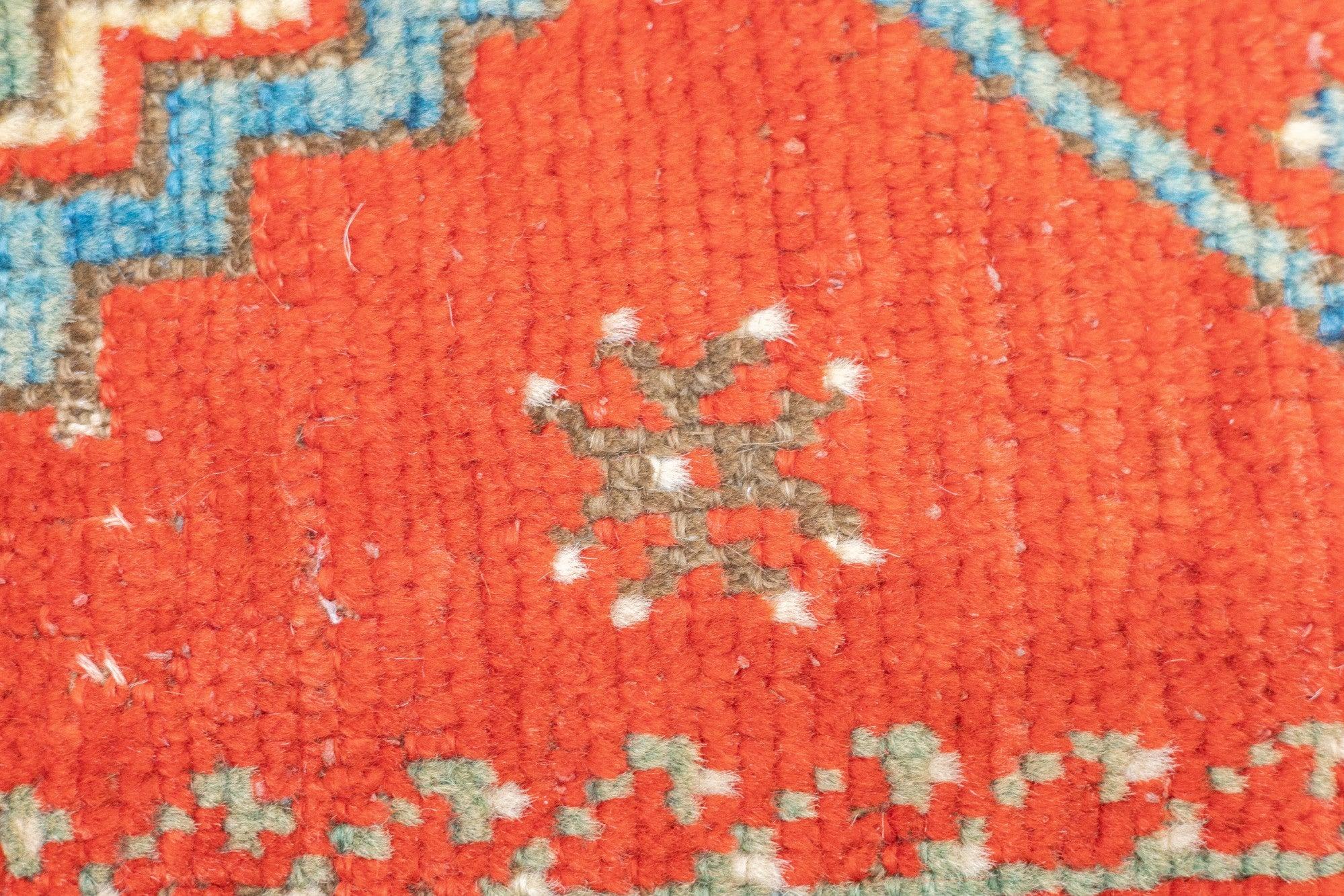 Feiner antiker Konya-Teppich (einer von drei) 1'6'' x 2'11'' (20. Jahrhundert) im Angebot
