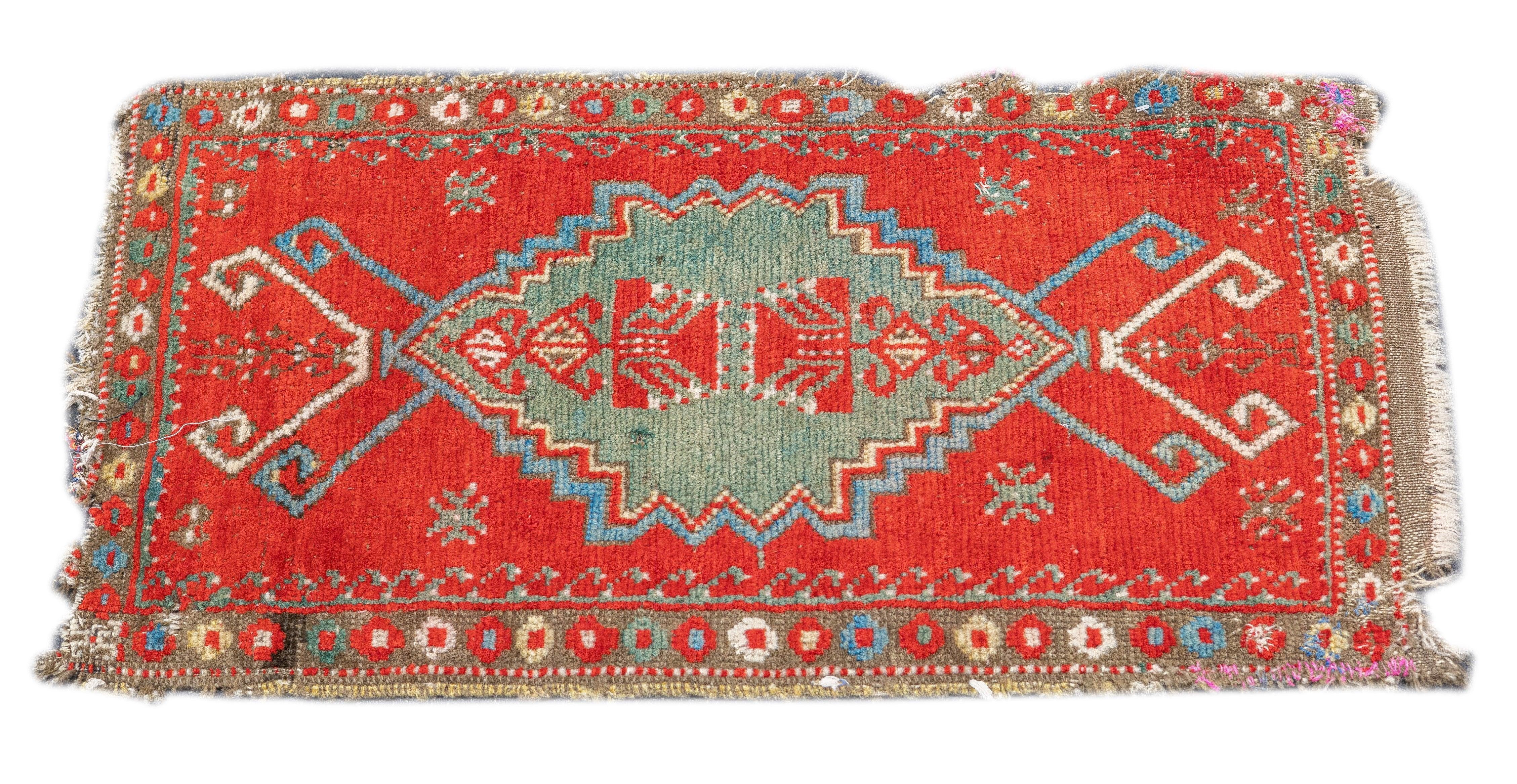 Feiner antiker Konya-Teppich (einer von drei) 1'6'' x 2'11'' (Wolle) im Angebot