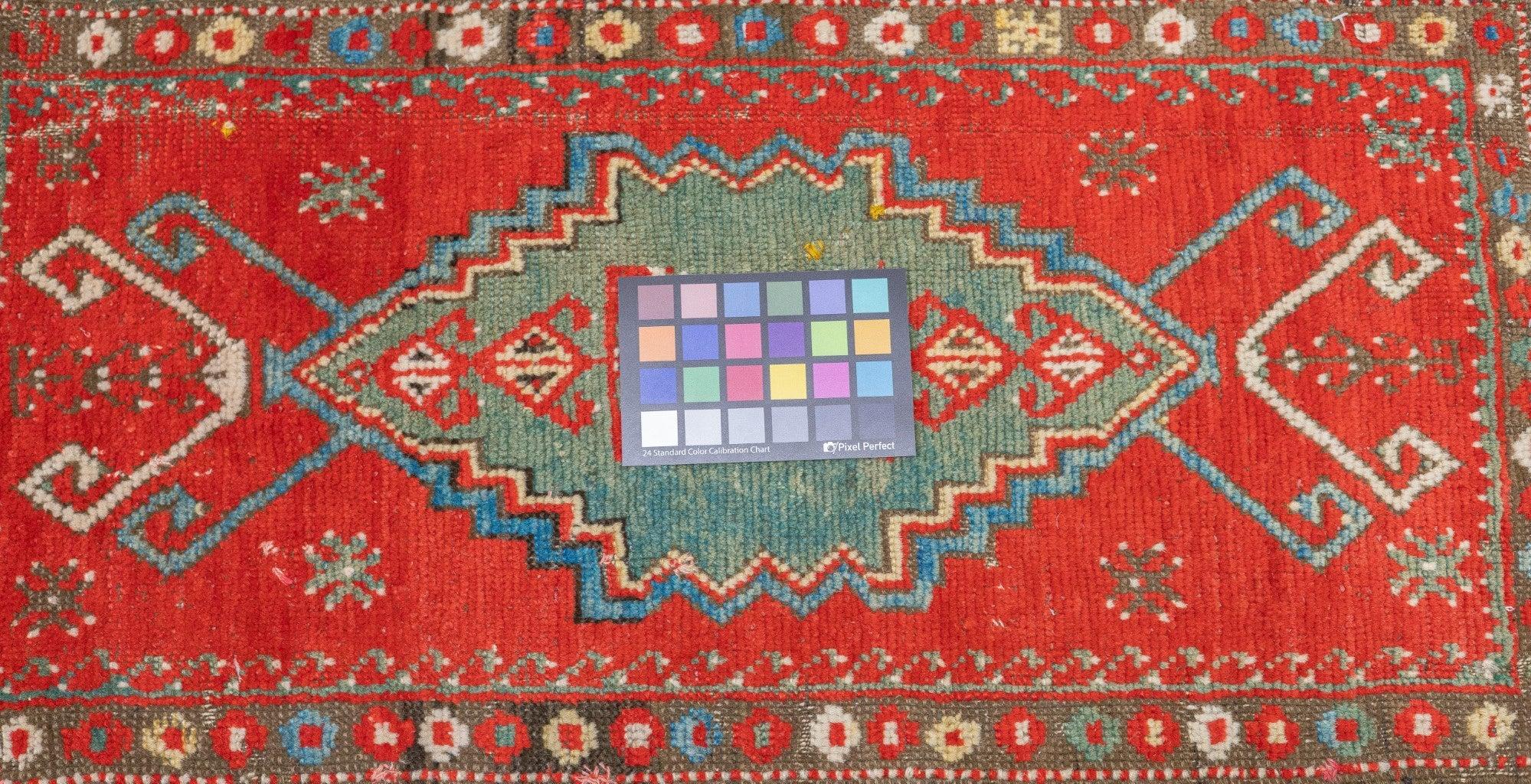 Feiner antiker Konya-Teppich (einer von drei) 1'6'' x 2'11'' (Wolle) im Angebot