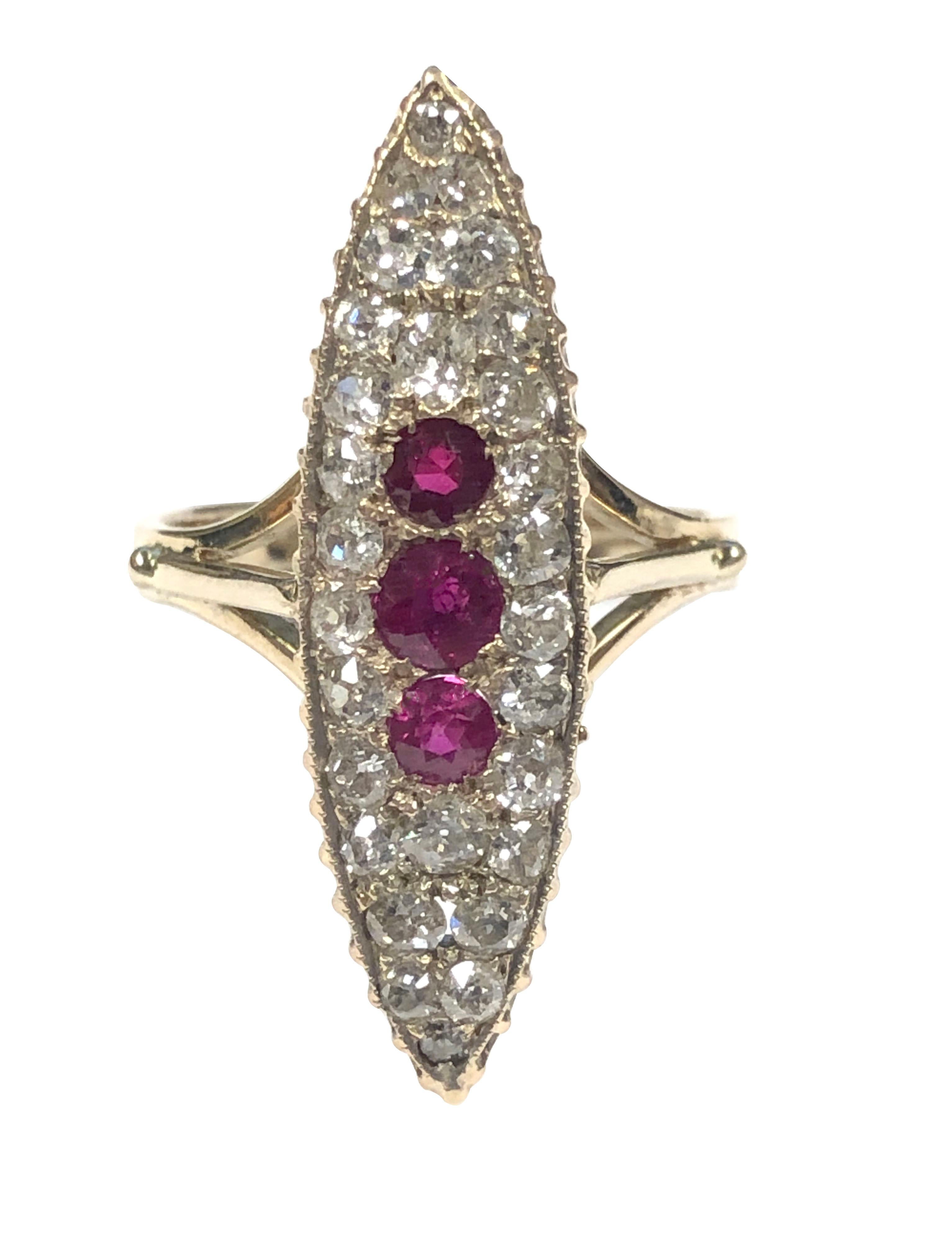 Antiker großer Navette-Ring aus Gold mit Yellod-Diamant und Rubin  (Spätviktorianisch) im Angebot