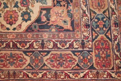 Feiner antiker Lavar-Kirman-Teppich mit der Darstellung einer blühenden Vase in einer Nische