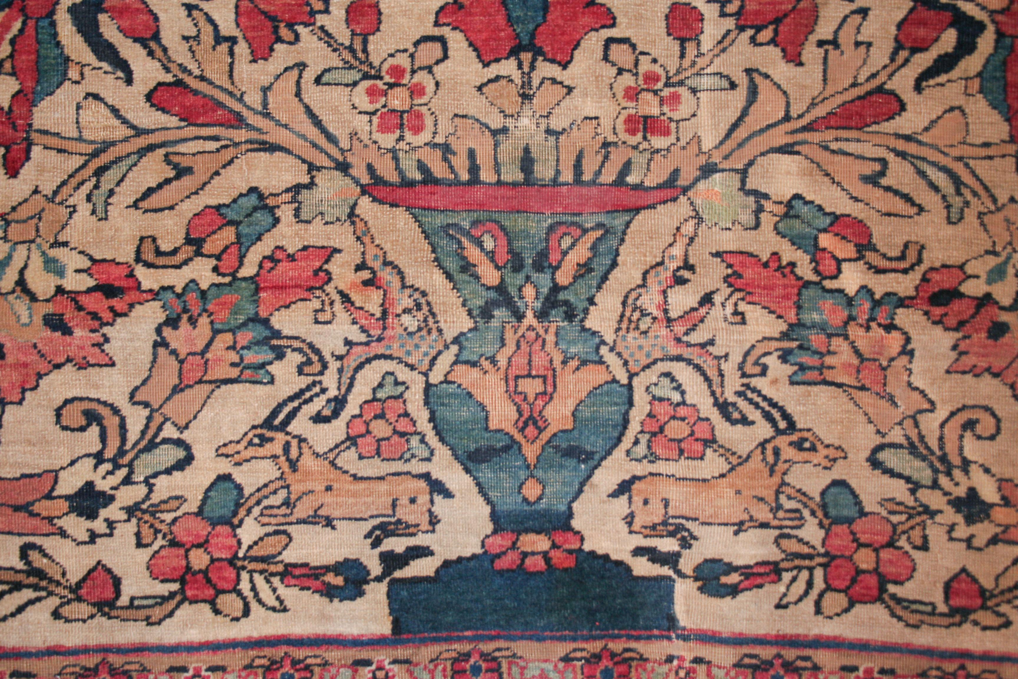 Azerbaïdjanais Tapis ancien Lavar Kirman représentant un vase fleuri dans une niche en vente