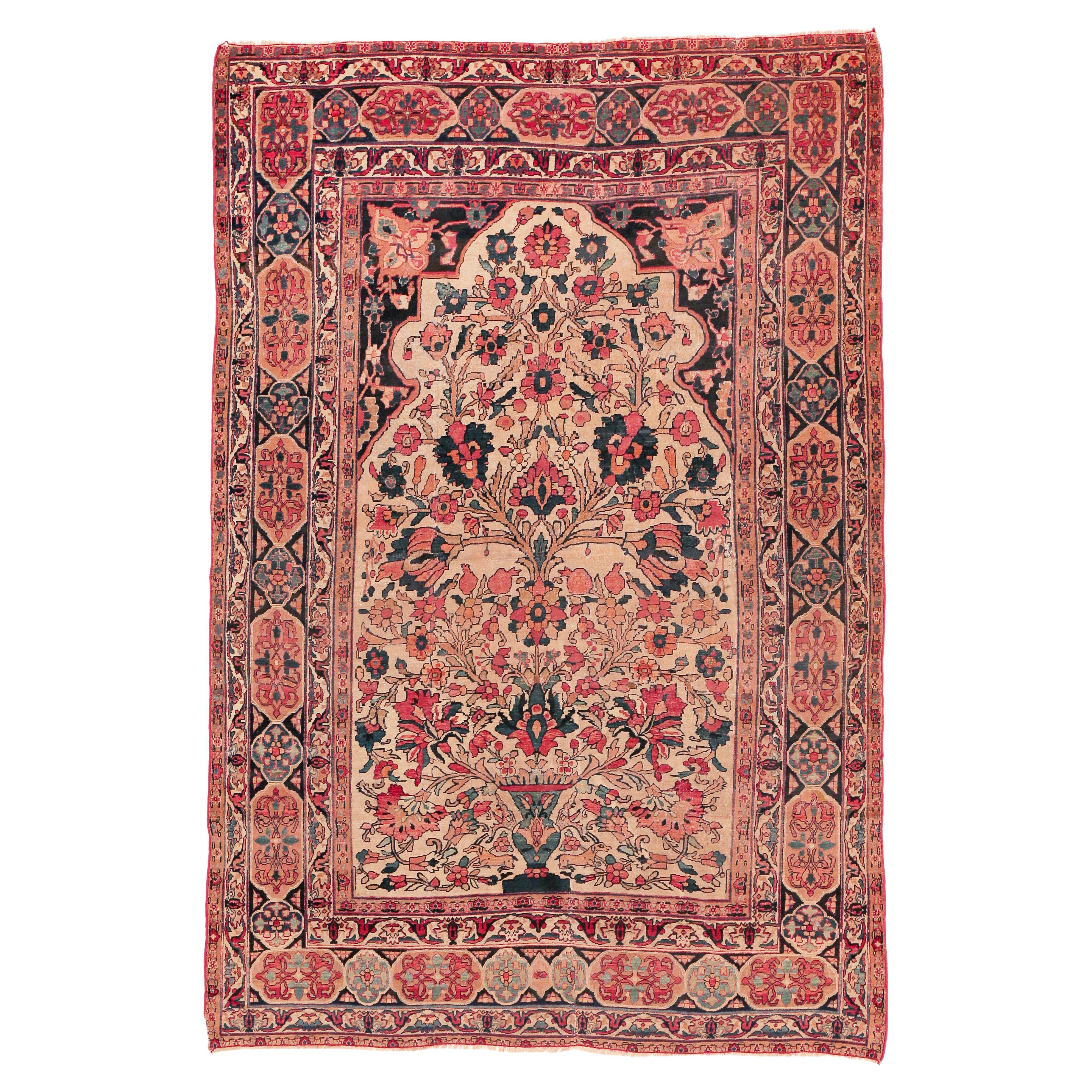 Tapis ancien Lavar Kirman représentant un vase fleuri dans une niche en vente
