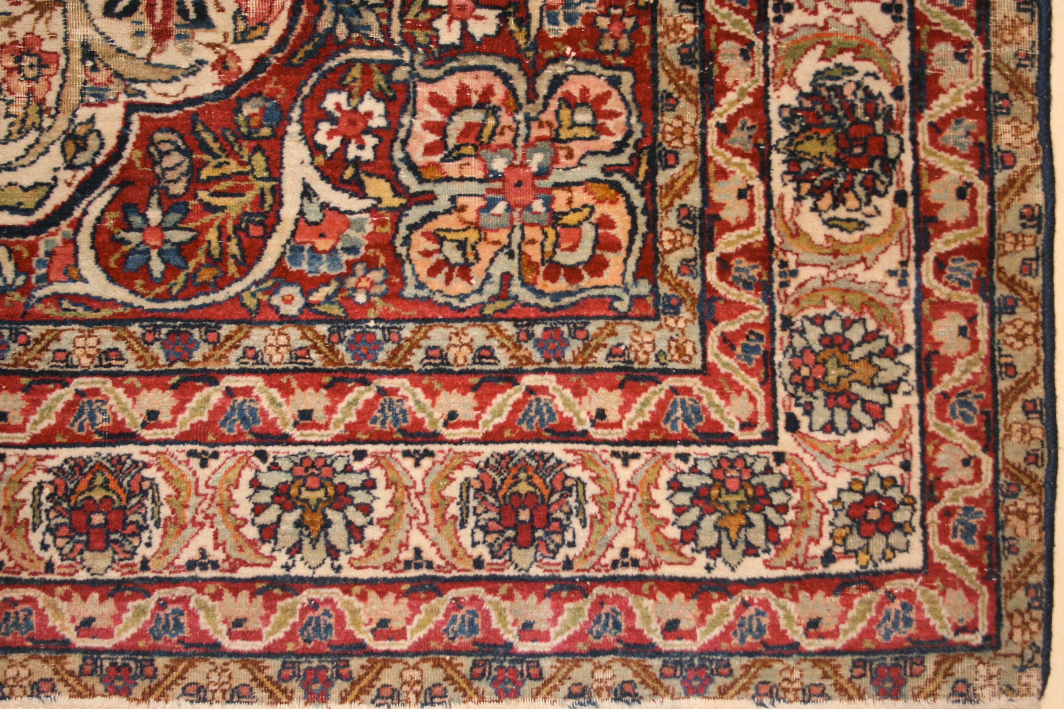 Fine Antique Lavar Kirman Rug with Millefleurs Design In Good Condition For Sale In Milan, IT