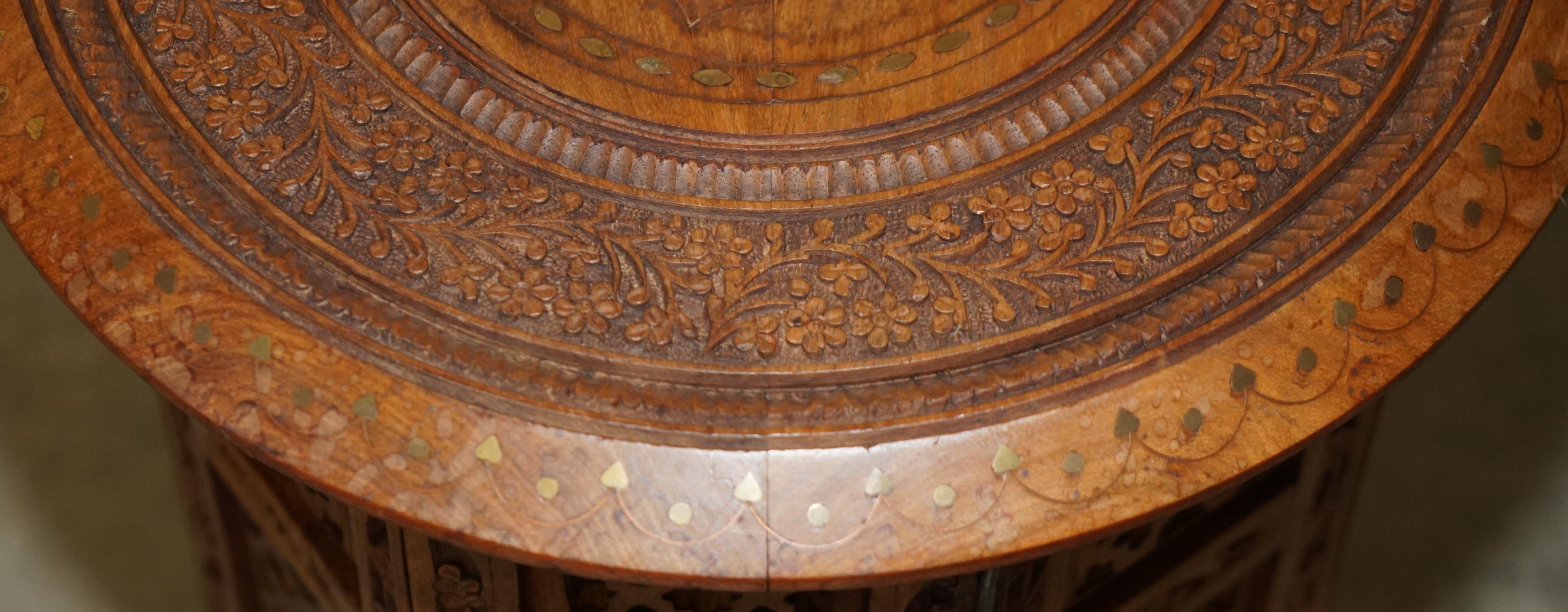 Fine XIX secolo FINE ANTIQUE LIBERTY ViCTORIAN CIR 1880 INLAID SYRIAN HAND CARVED FOLDES TABLE in vendita