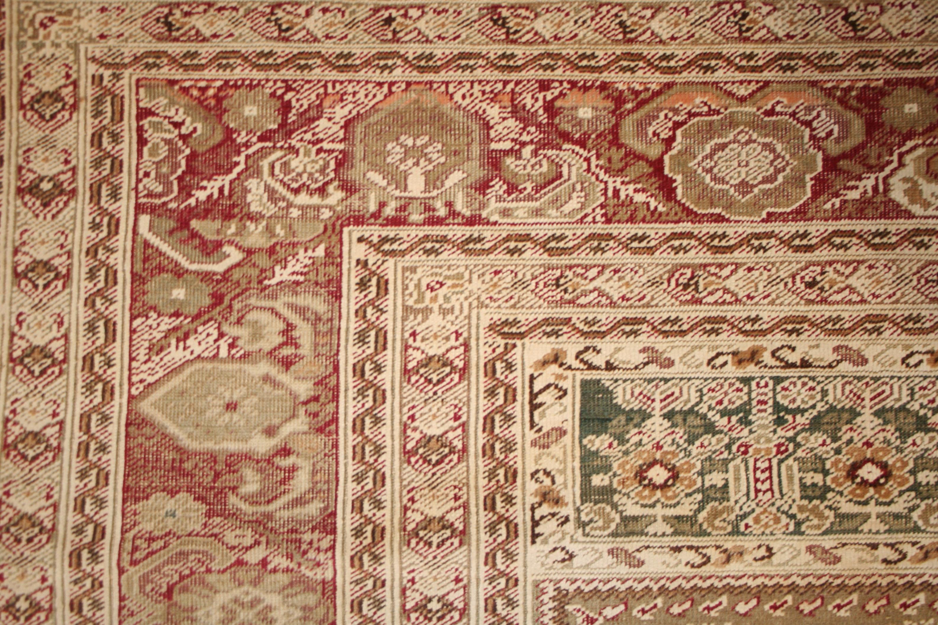 Oushak Tapis de prière turc antique de couleur vert Light et bourgogne en vente