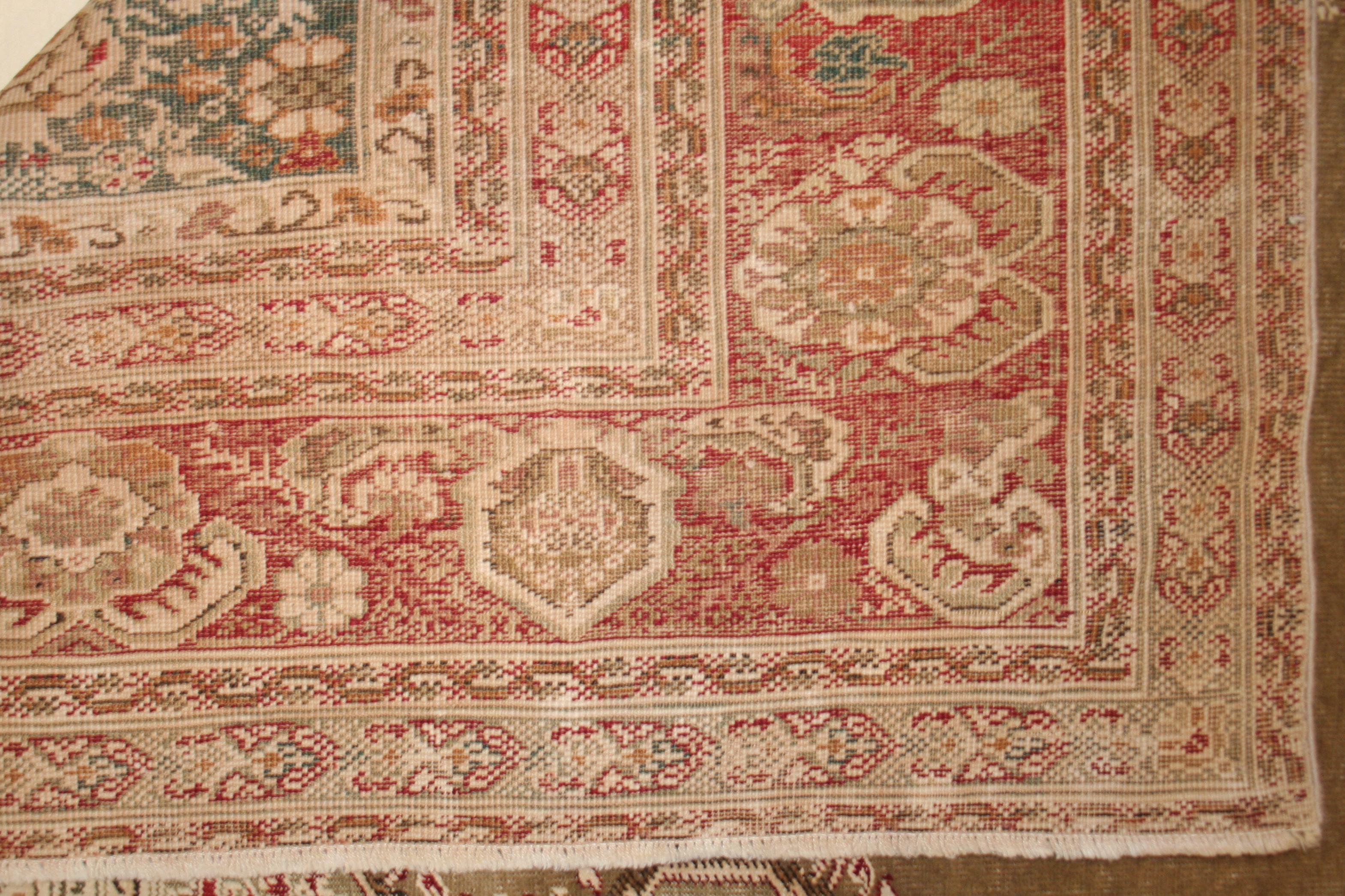 Noué à la main Tapis de prière turc antique de couleur vert Light et bourgogne en vente