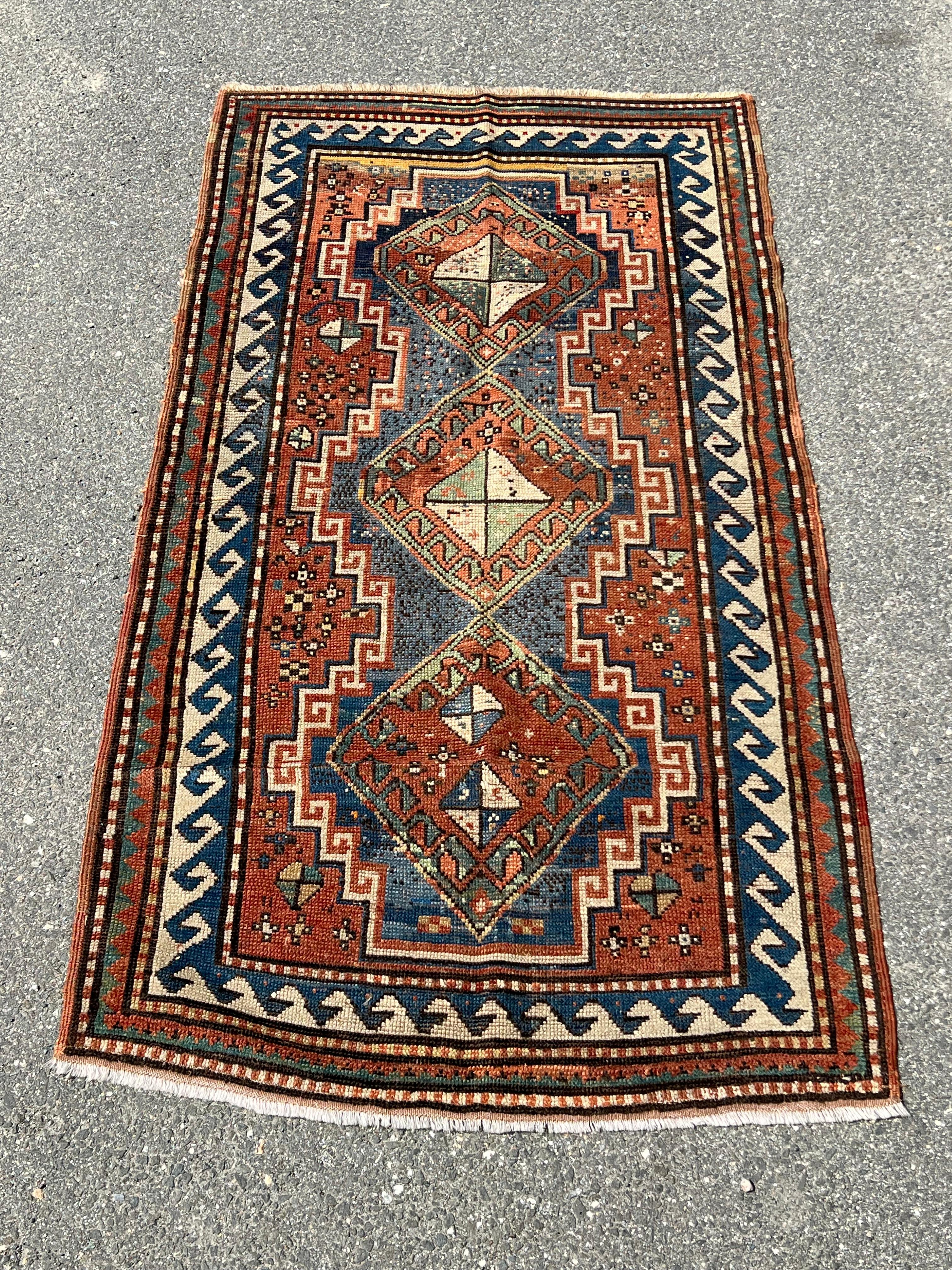 Tribal Tapis Kazak ancien Lori-Pambak, vers Fin du 19e siècle - 3' x 5'9 en vente