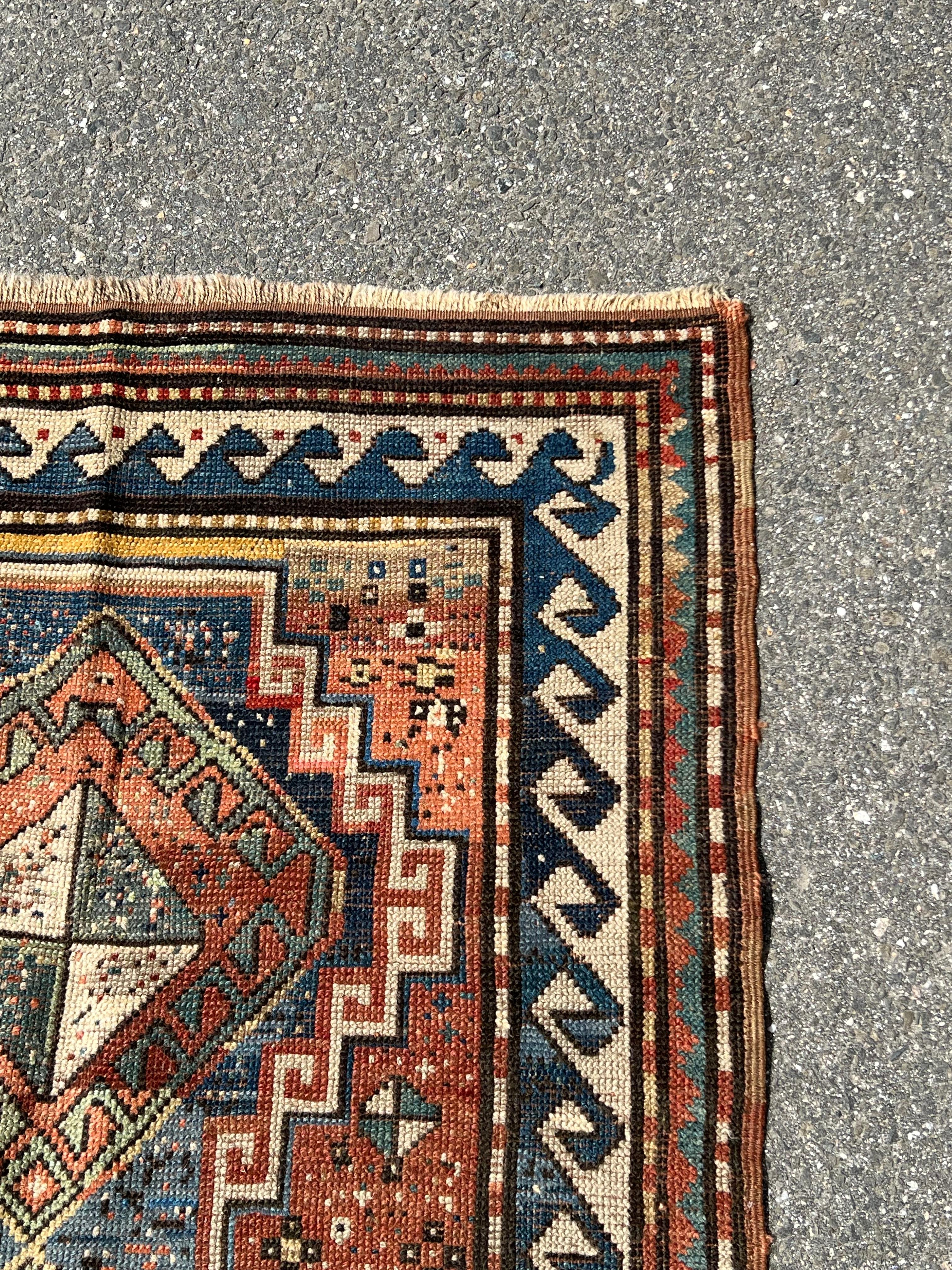 Tapis Kazak ancien Lori-Pambak, vers Fin du 19e siècle - 3' x 5'9 Bon état - En vente à Westfield, MA