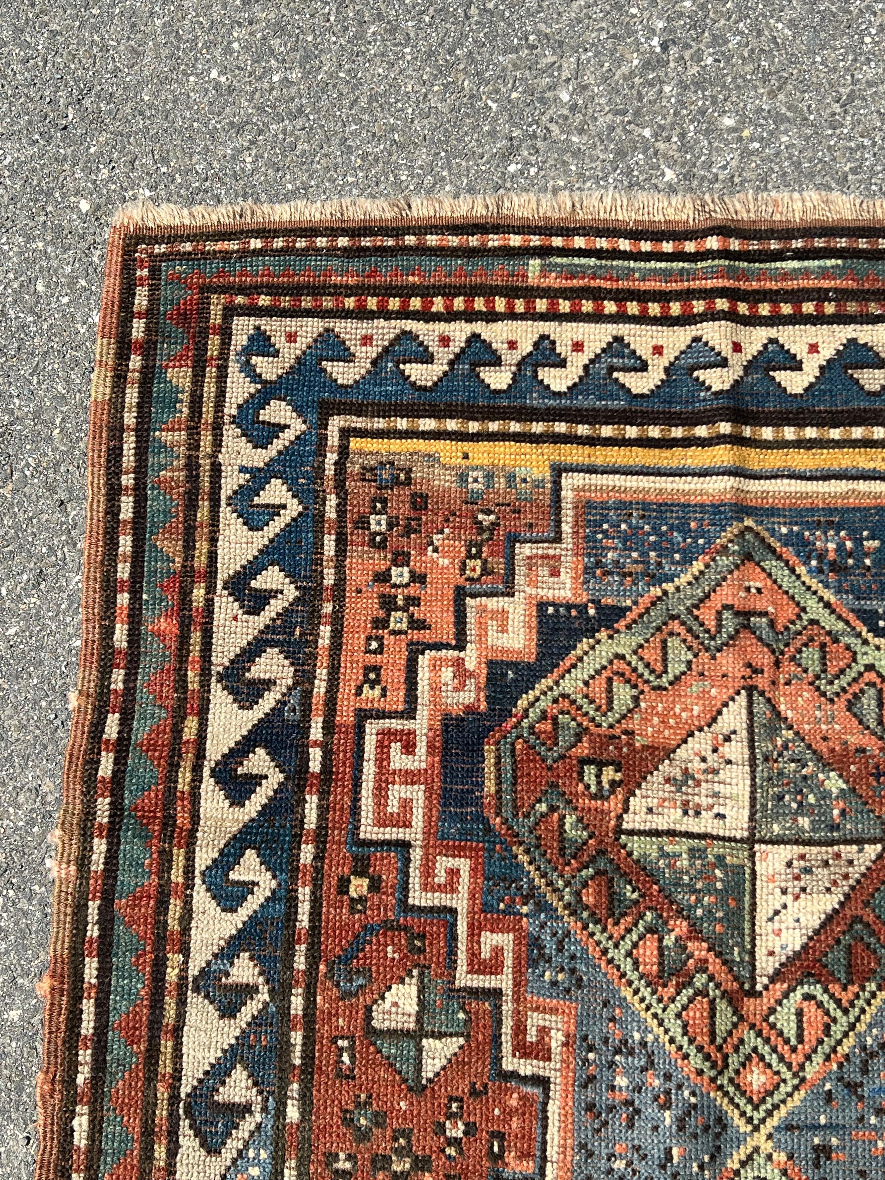 XIXe siècle Tapis Kazak ancien Lori-Pambak, vers Fin du 19e siècle - 3' x 5'9 en vente