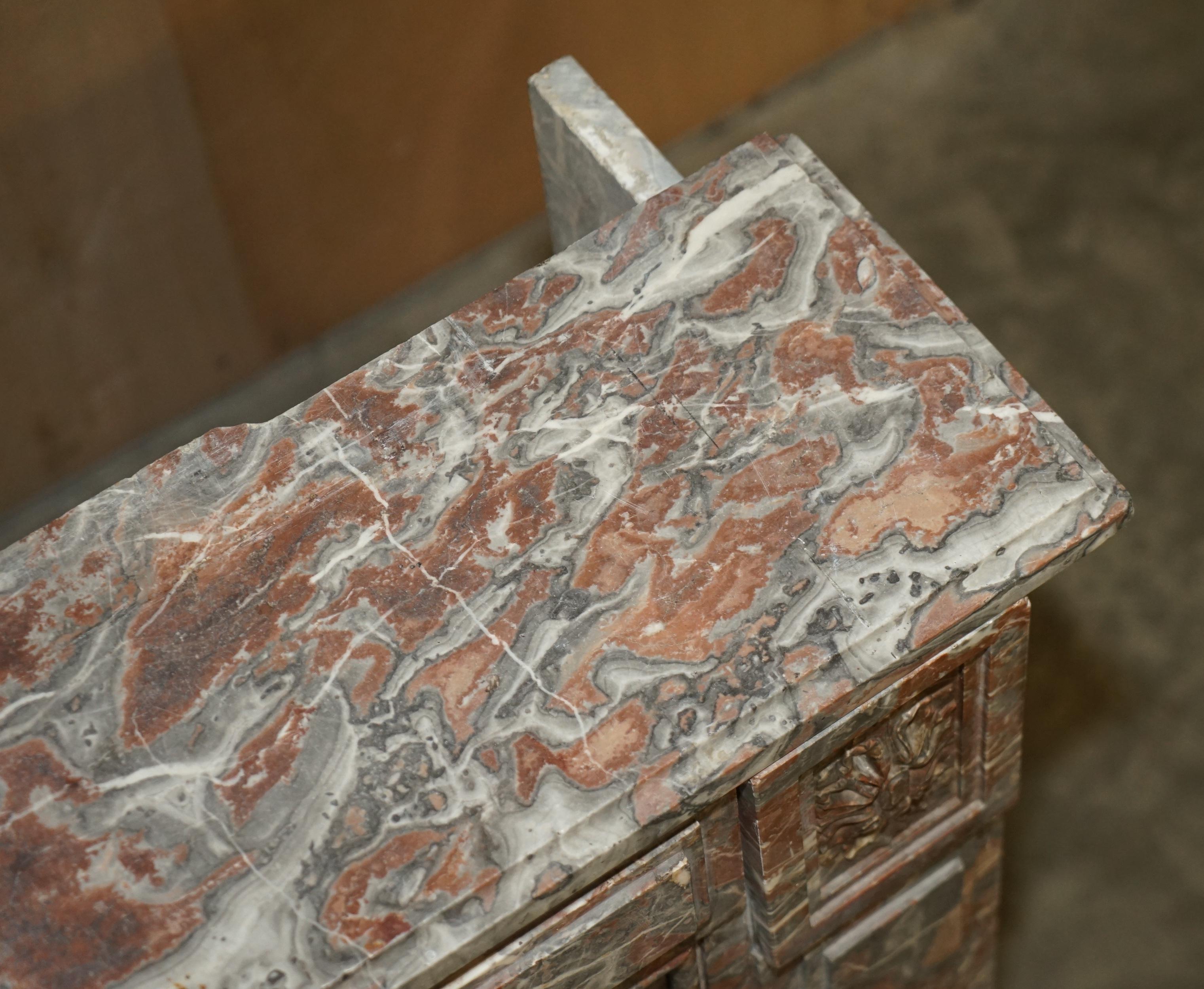 Cheminée ancienne en marbre Saint Remy de style Louis XVI fabriquée à la main à Paris en vente 5