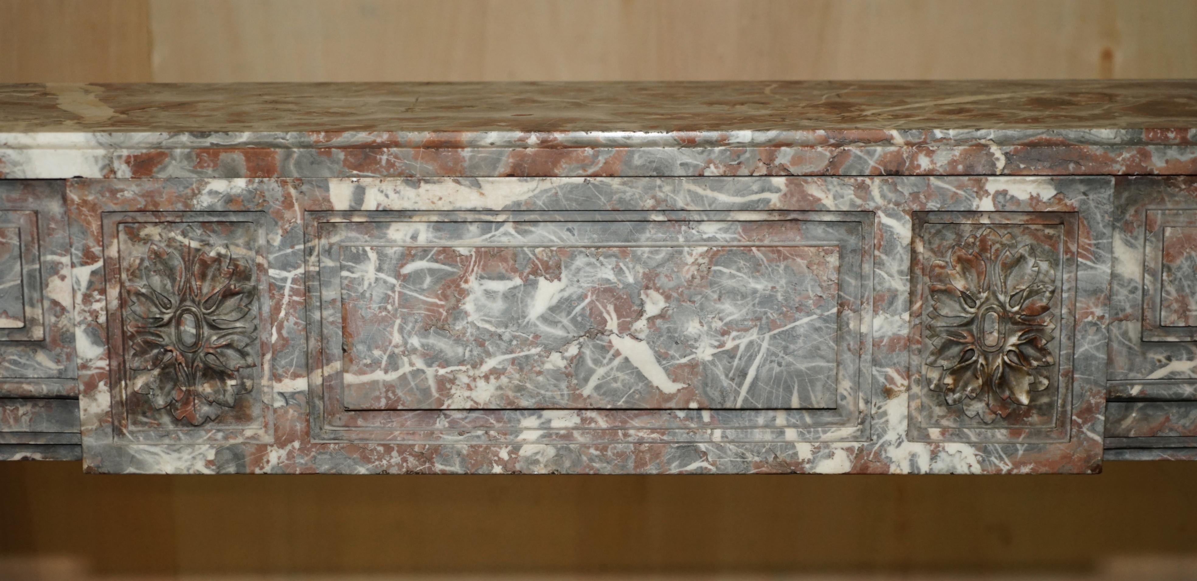 XIXe siècle Cheminée ancienne en marbre Saint Remy de style Louis XVI fabriquée à la main à Paris en vente