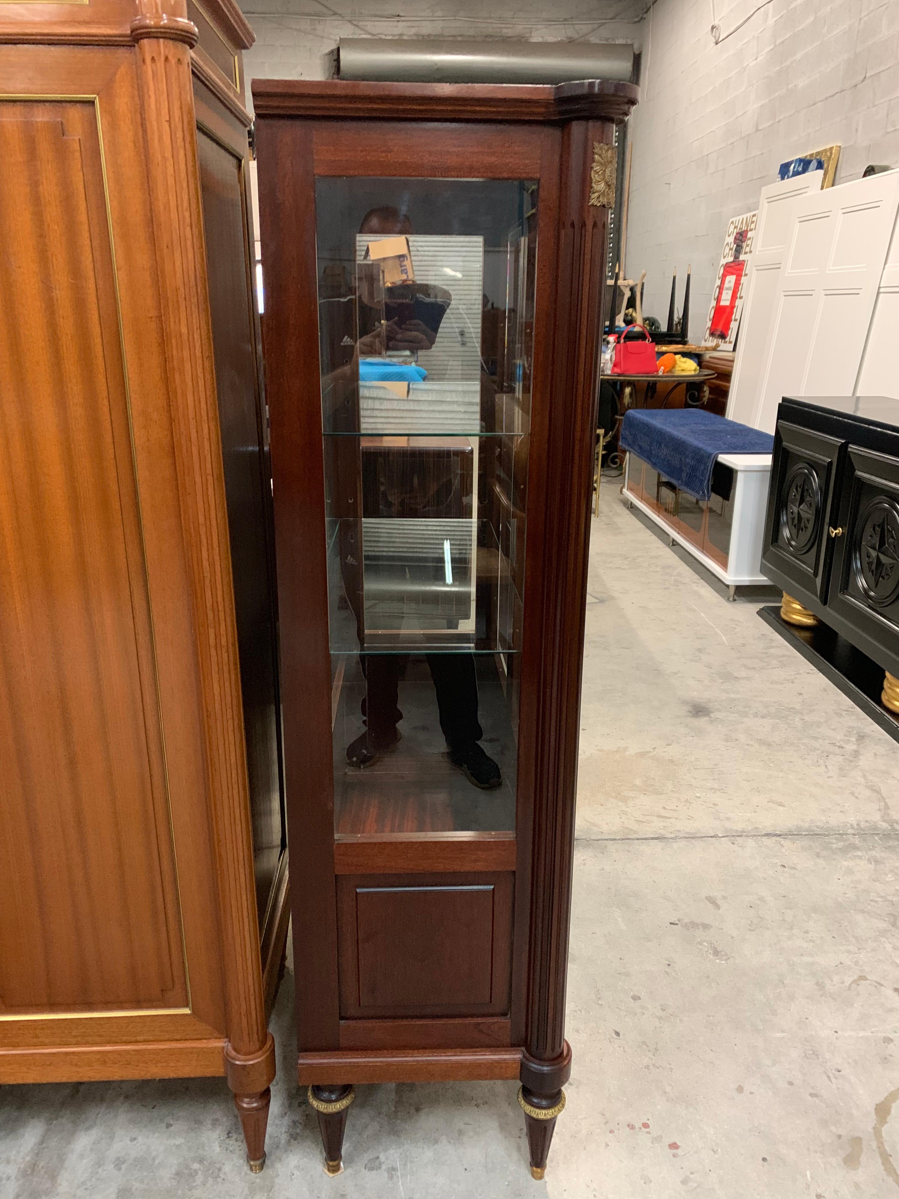 Fine Antique Louis XVI Style Mahogany Bookcase / Vitrine, 1910s For Sale 7