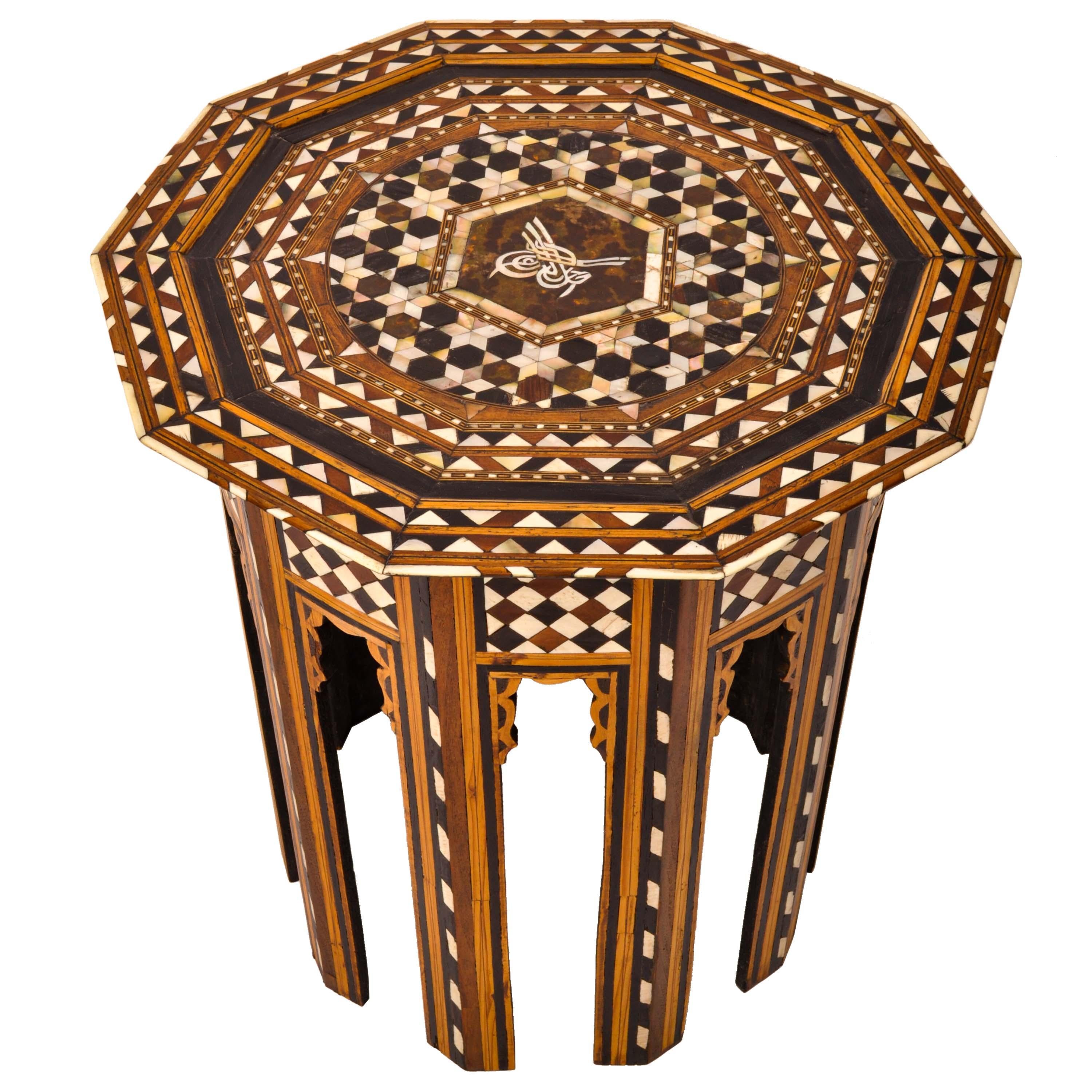 Feiner antiker maurisch-ottomanischer Tisch mit Intarsien aus Syrien, Libanon, Tabouret Islamic 1880 (Syrisch) im Angebot