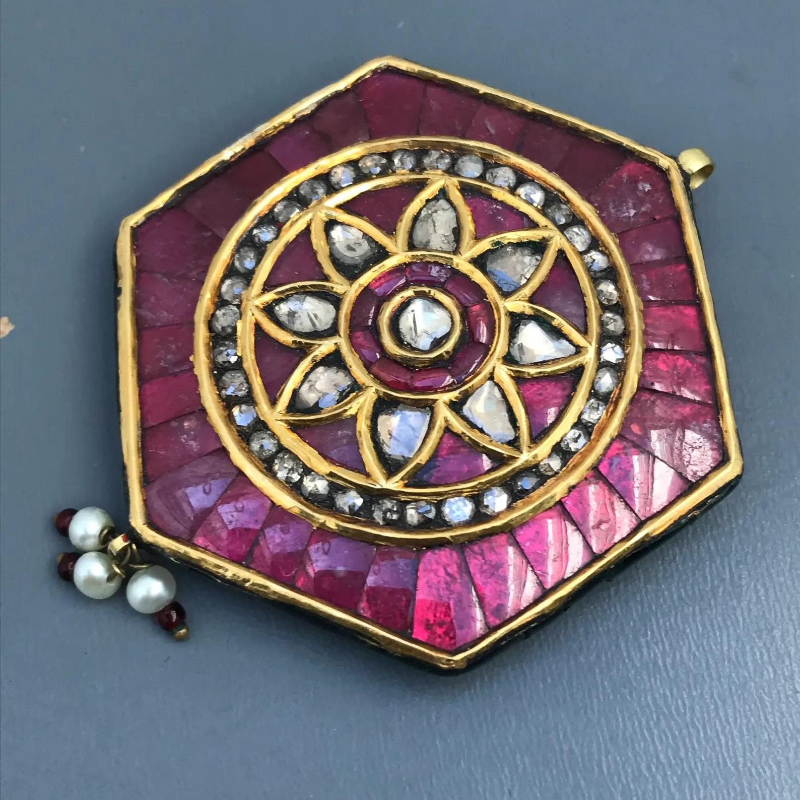 Mixed Cut Fine Antique Mughal Gold Ruby Diamond Pendant