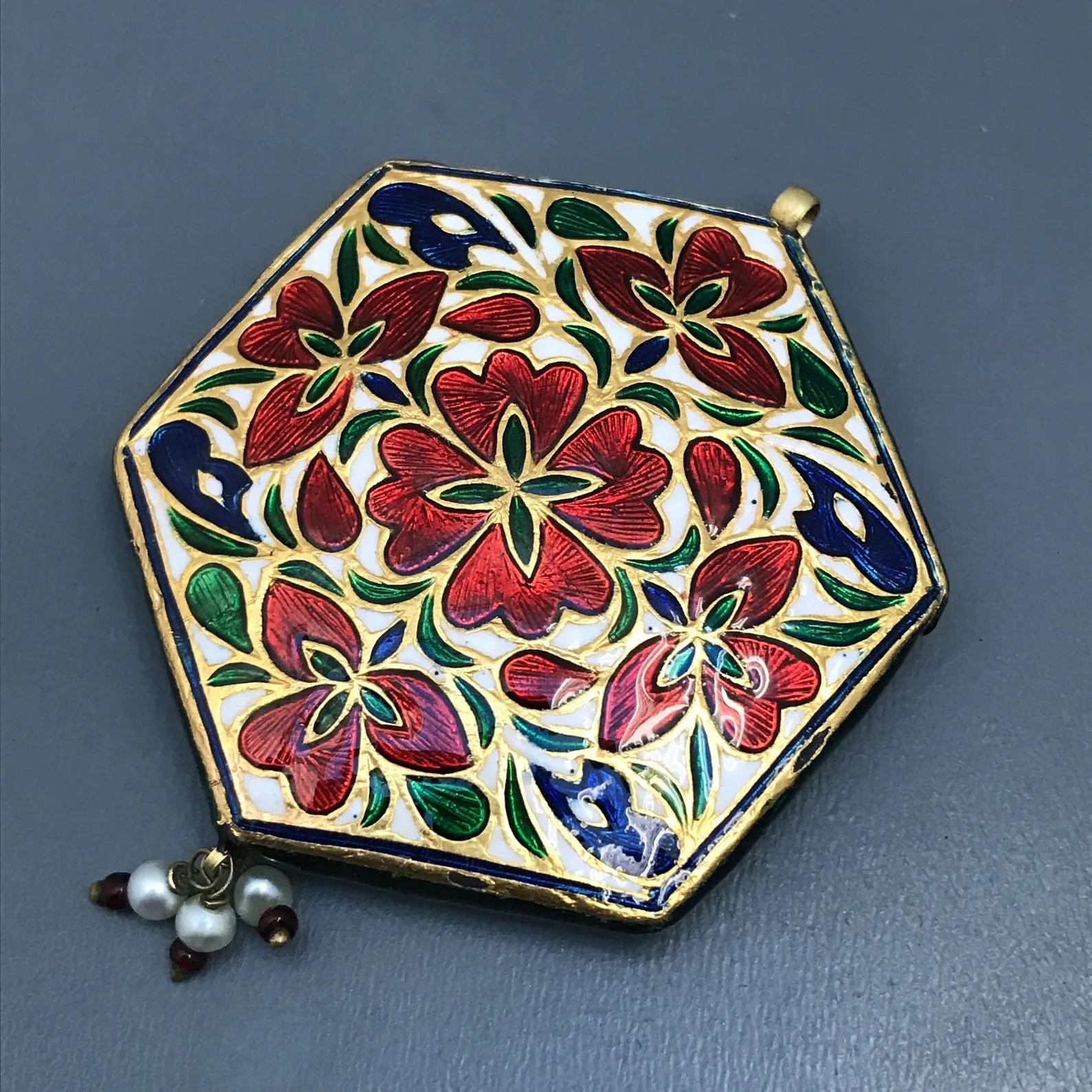 Colgante antiguo de oro mogol con diamantes y rubíes 3