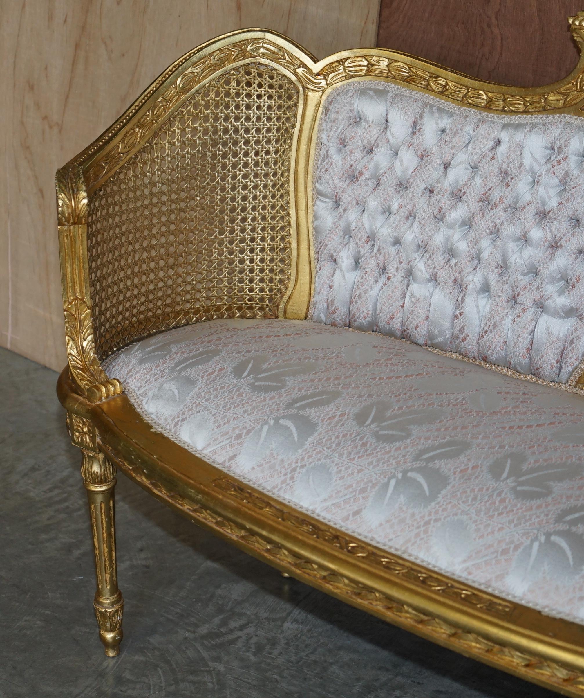 Feines antikes Napoleon III circa 1870 Gold Giltwood Bergere Louis XVI Sofa Sofa Settee (Louis XVI.) im Angebot
