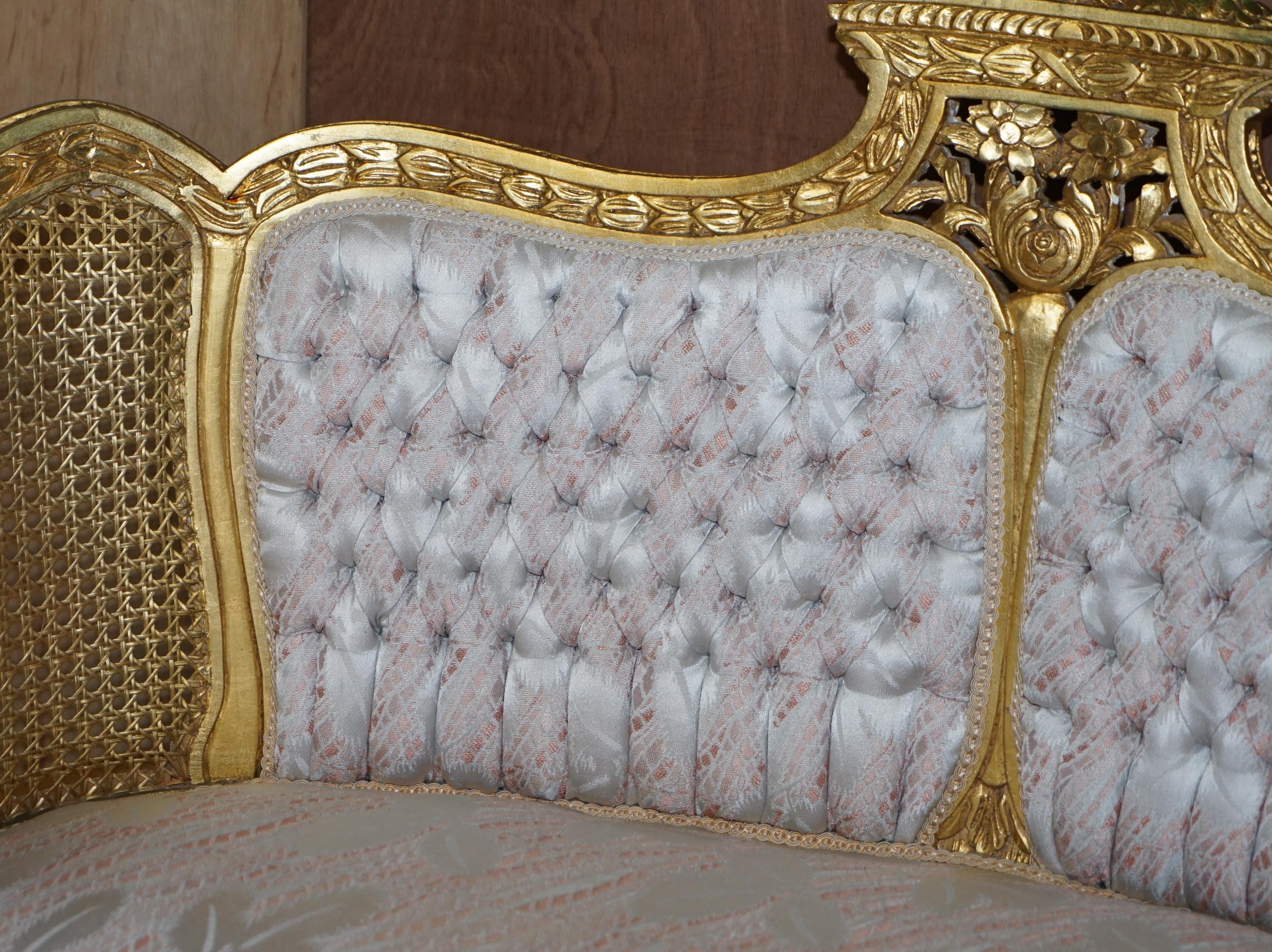 Feines antikes Napoleon III circa 1870 Gold Giltwood Bergere Louis XVI Sofa Sofa Settee (Französisch) im Angebot