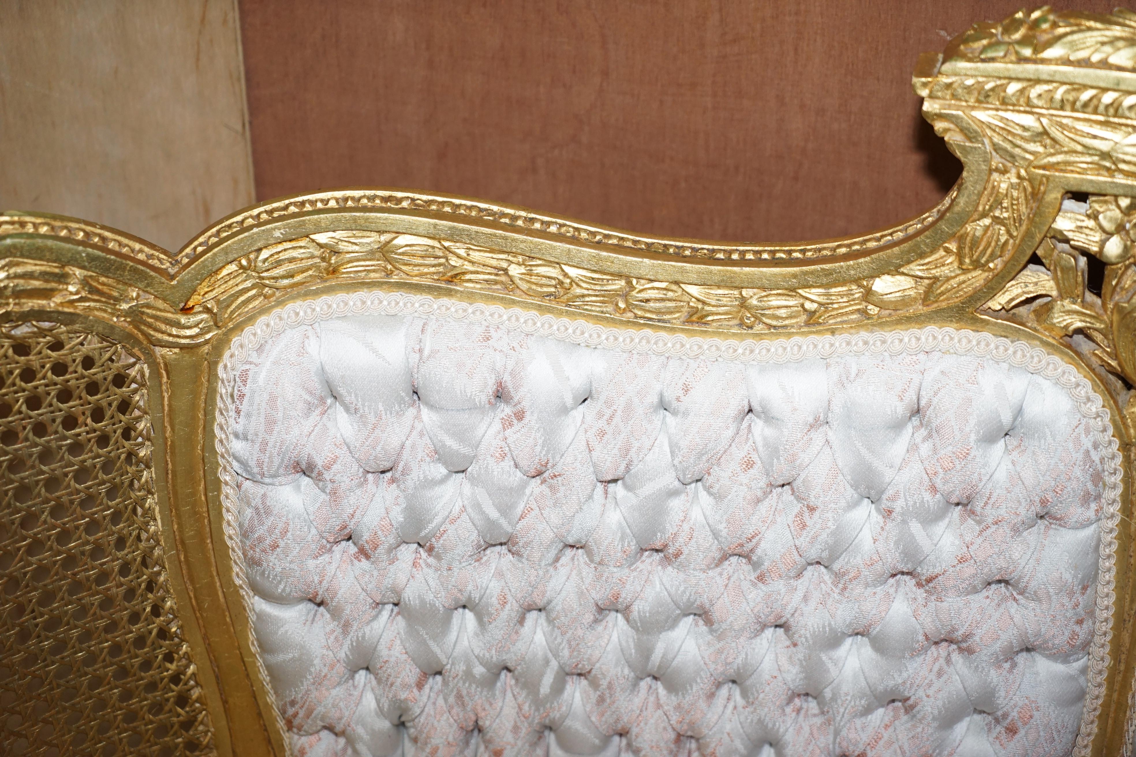 Feines antikes Napoleon III circa 1870 Gold Giltwood Bergere Louis XVI Sofa Sofa Settee (Spätes 19. Jahrhundert) im Angebot