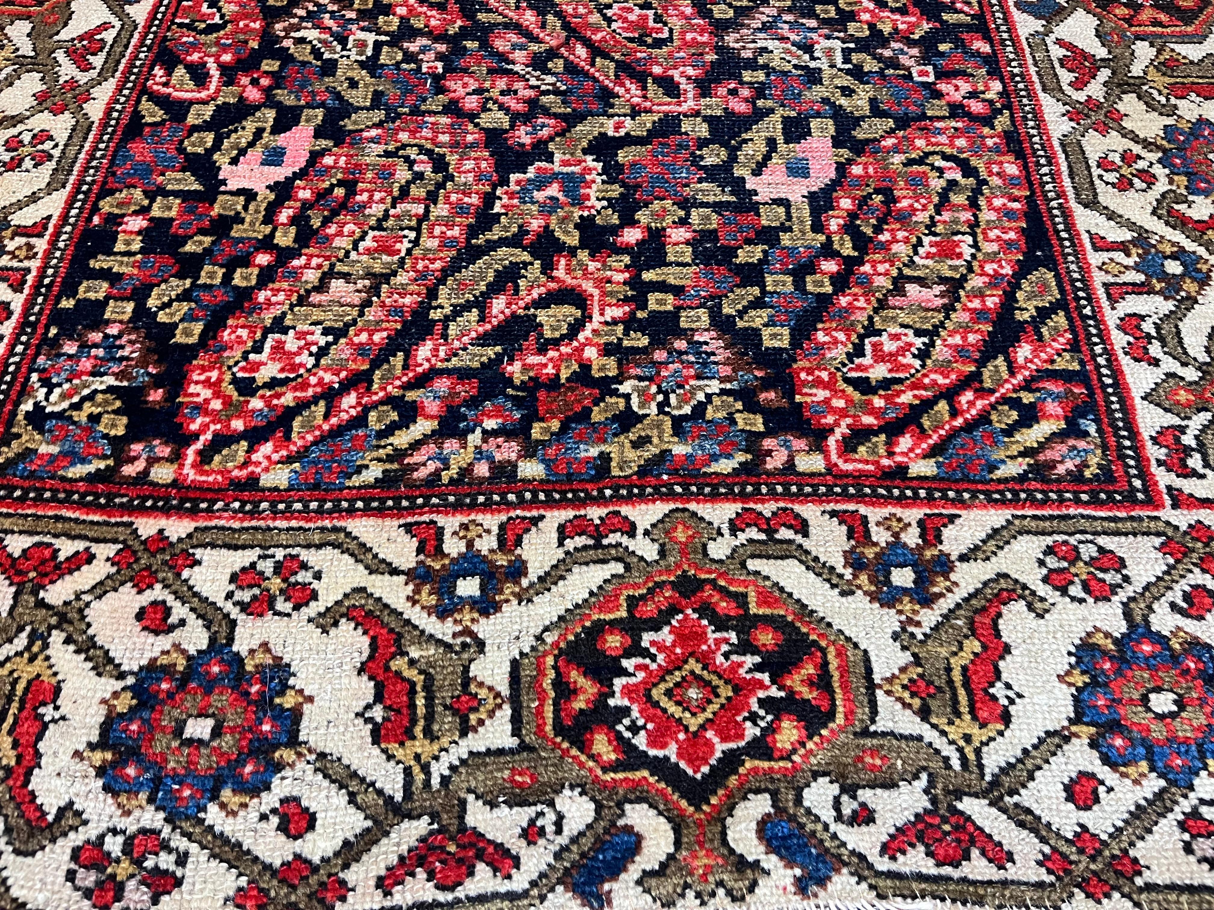 XIXe siècle Tapis court ancien du nord-ouest de la Perse en laine sur laine 3'5