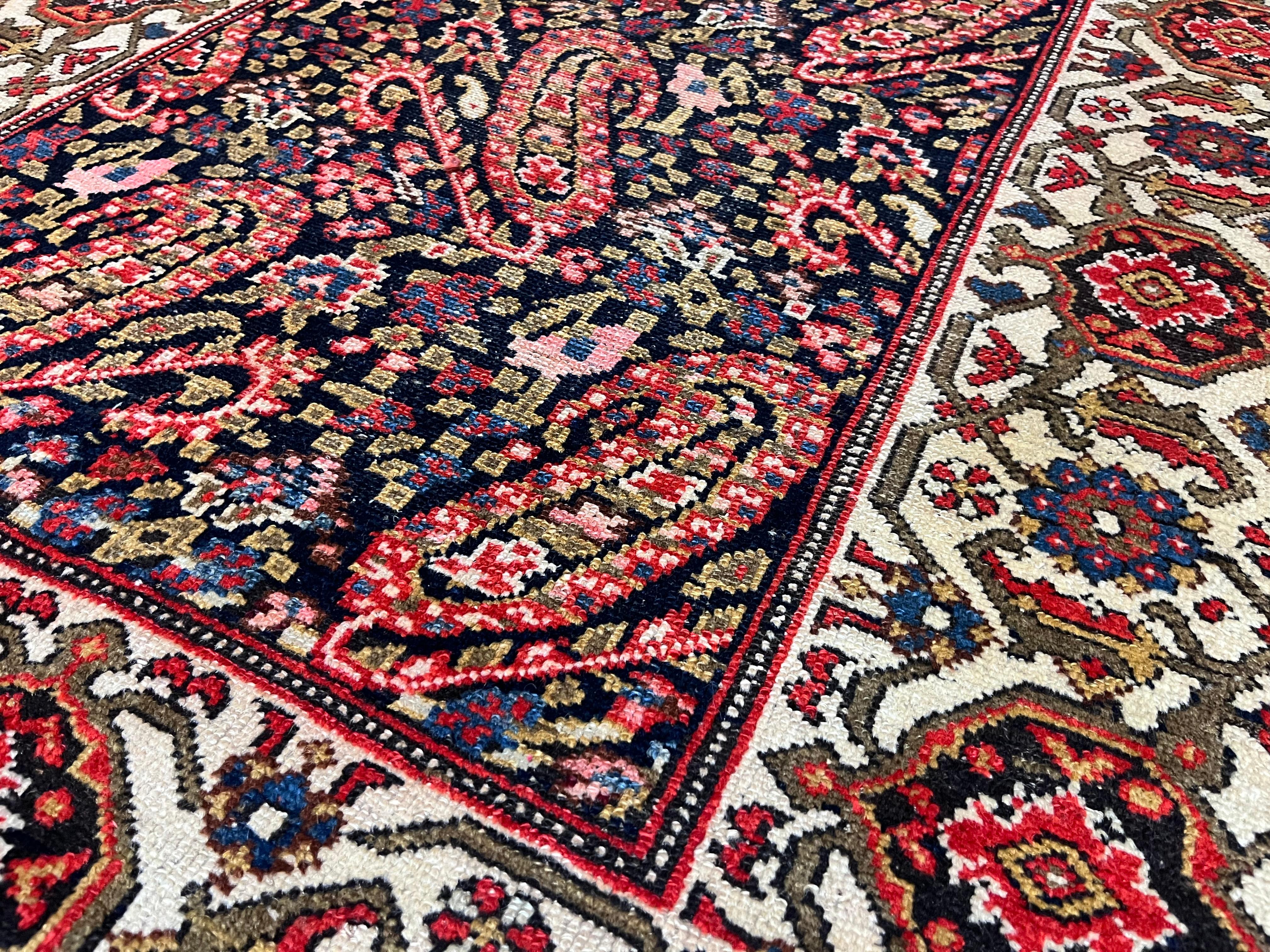 Tapis court ancien du nord-ouest de la Perse en laine sur laine 3'5