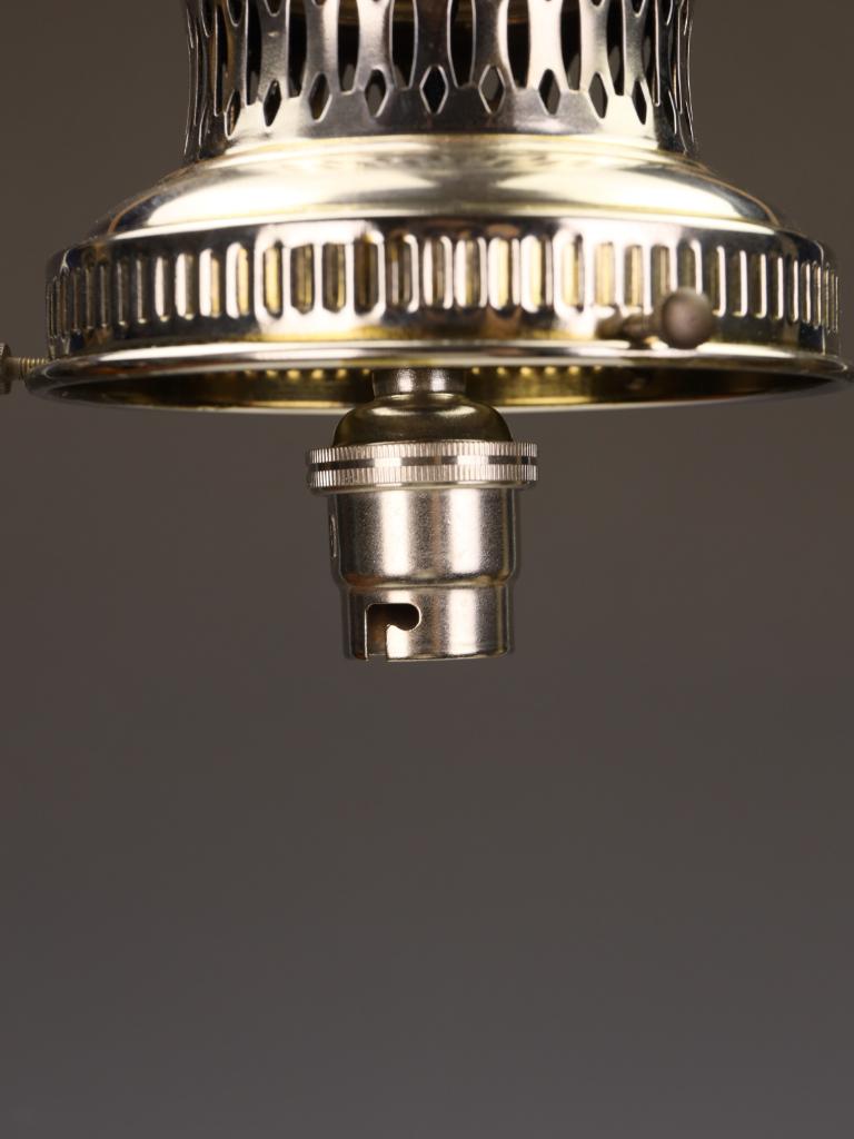 Raffinata lampada a sospensione opalina antica con galleria placcata in argento in vendita 2