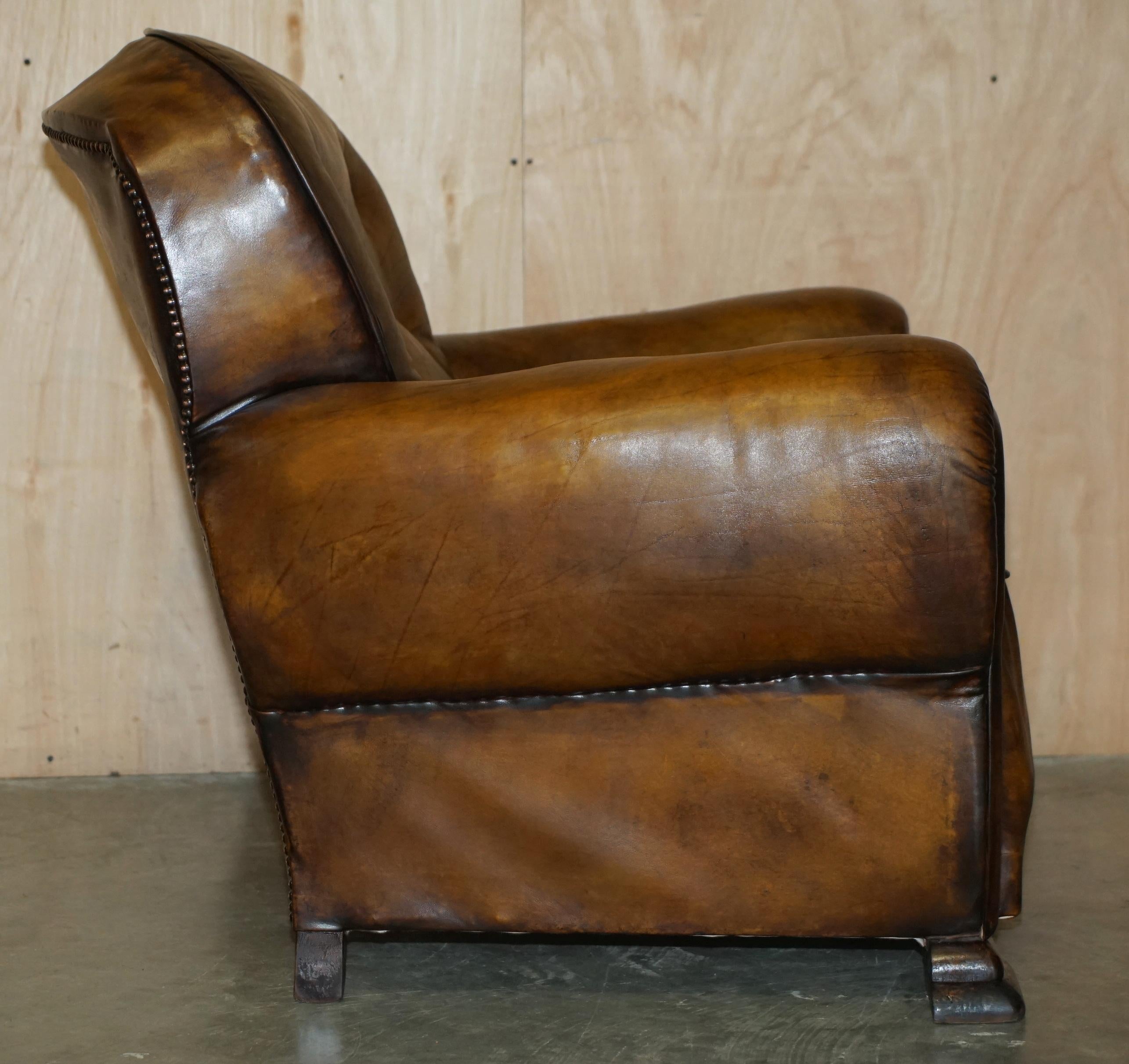 FINE ANTIQUE PAIR OF ART DECO FULLY RESTORED CIGAR BROWN LEATHER CLUB ARMCHAIRs For Sale 5