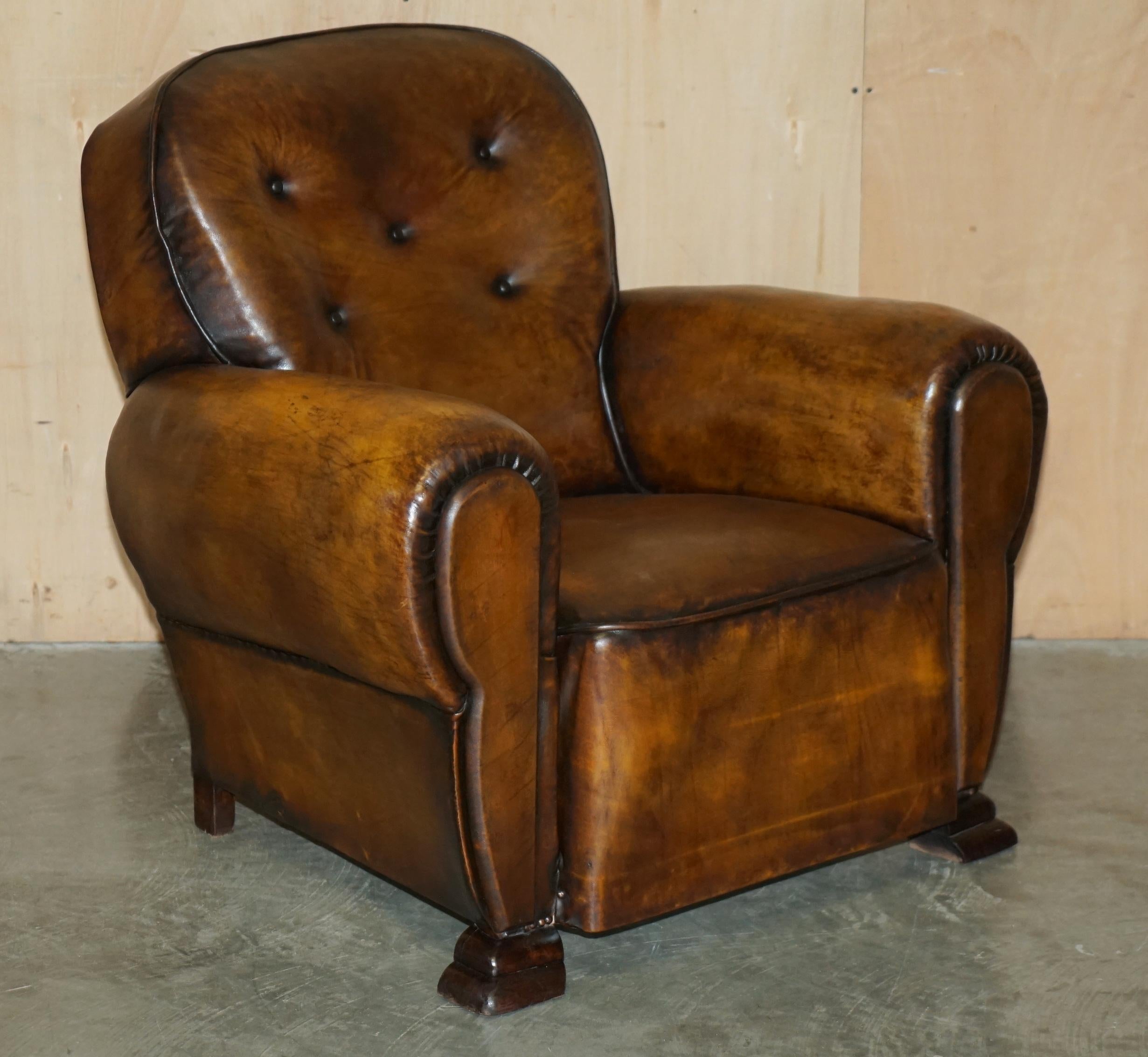 FINE ANTIQUE PAIR OF ART DECO FULLY RESTORED CIGAR BROWN LEATHER CLUB ARMCHAIRs For Sale 9