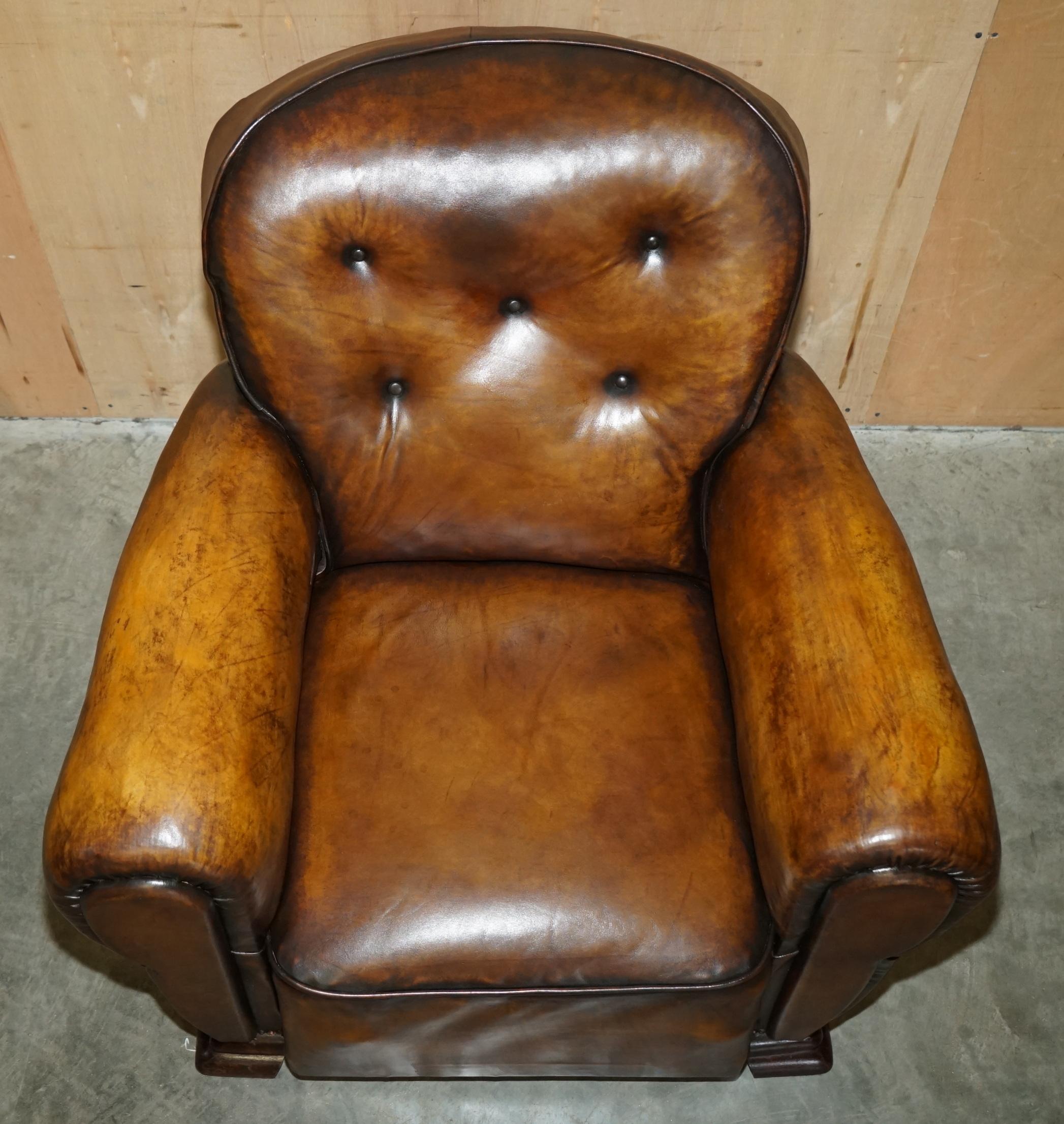 FINE ANTIQUE PAIR OF ART DECO FULLY RESTORED CIGAR BROWN LEATHER CLUB ARMCHAIRs For Sale 11