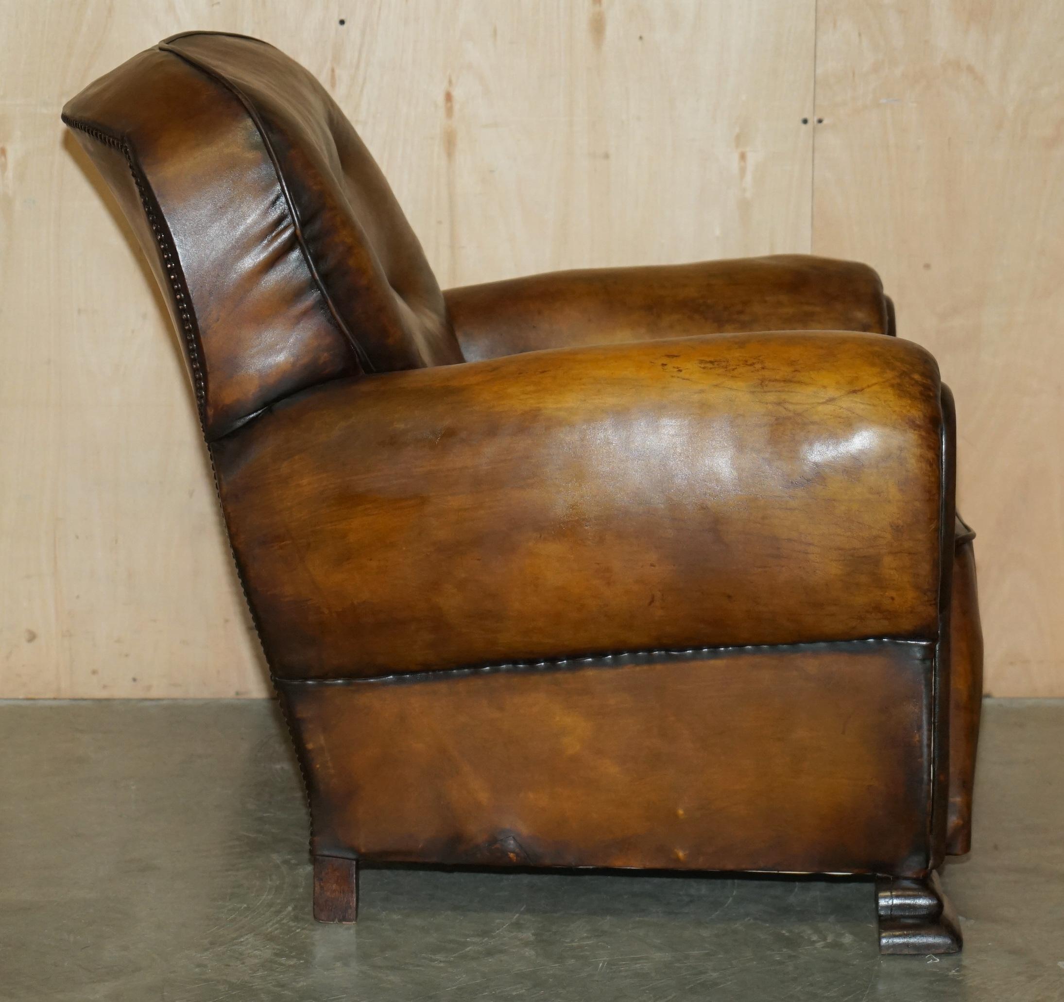 FINE ANTIQUE PAIR OF ART DECO FULLY RESTORED CIGAR BROWN LEATHER CLUB ARMCHAIRs For Sale 12