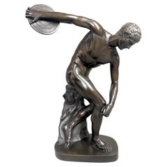 Wunderschöne antike, patinierte Bronzeskulptur des „Diskuswerfers“ nach Myron